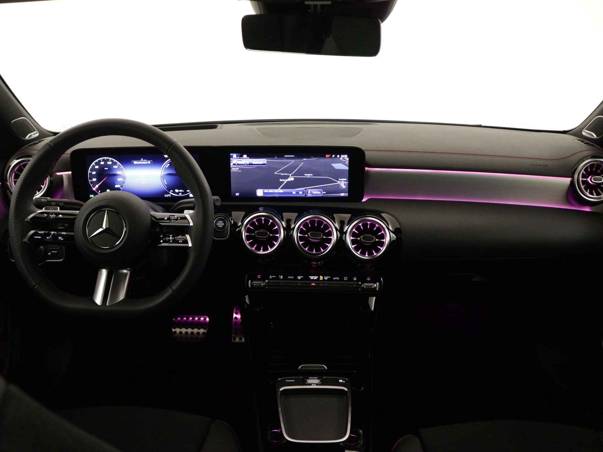 Mercedes-Benz CLA-Klasse Shooting Brake 250 e AMG Line | Nightpakket | Premium Plus Pack | Burmester Surround Sound systeem | Head-up display | USB pakket plus | KEYLESS GO-comfortpakket | MBUX Augmented reality voor navigatie | Parkeerpakket met 360°-camera | - 30/37