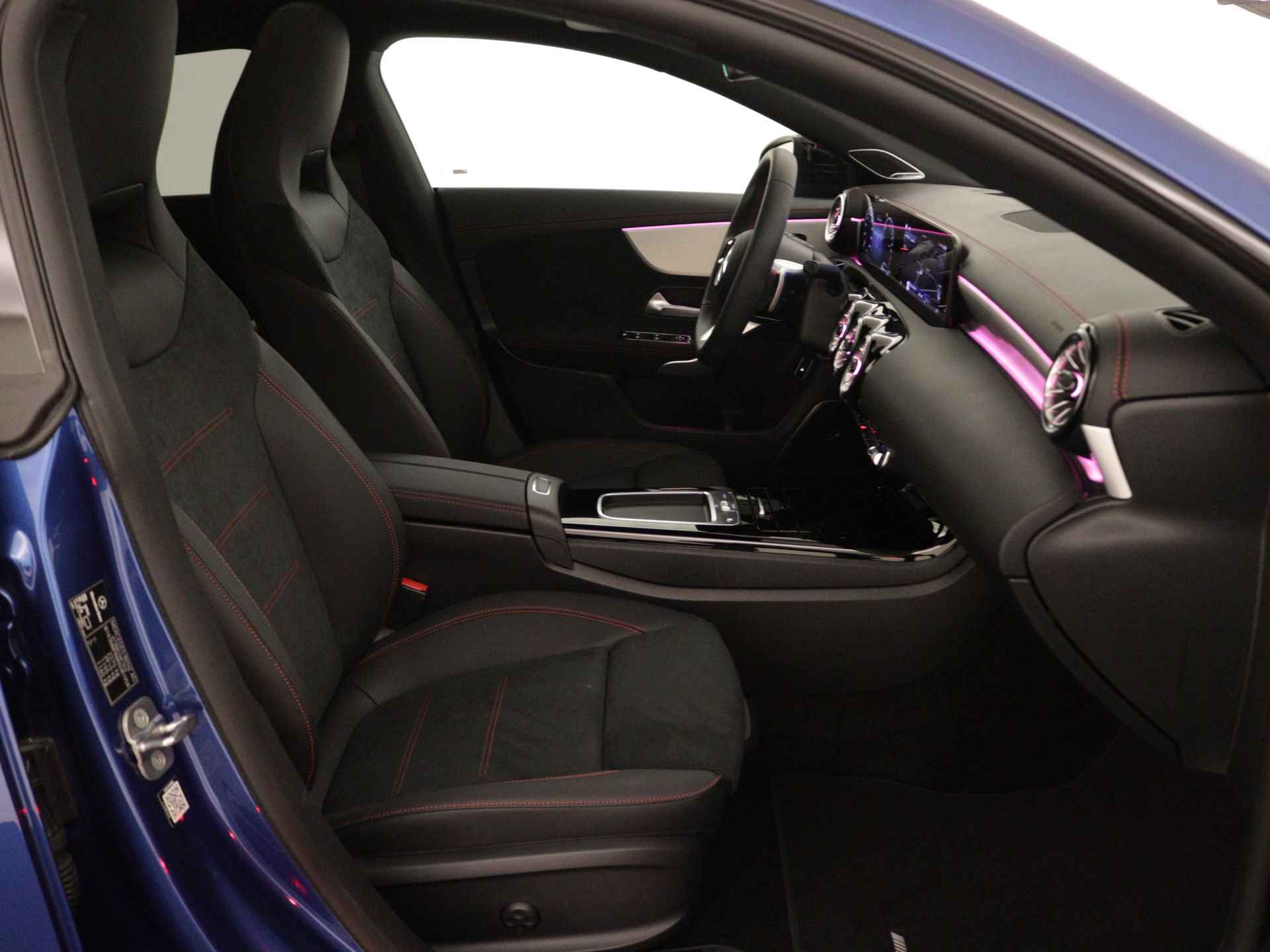 Mercedes-Benz CLA-Klasse Shooting Brake 250 e AMG Line | Nightpakket | Premium Plus Pack | Burmester Surround Sound systeem | Head-up display | USB pakket plus | KEYLESS GO-comfortpakket | MBUX Augmented reality voor navigatie | Parkeerpakket met 360°-camera | - 31/37