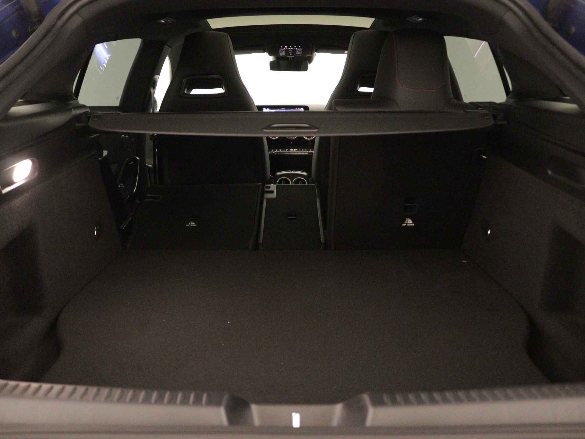 Mercedes-Benz CLA-Klasse Shooting Brake 250 e AMG Line | Nightpakket | Premium Plus Pack | Burmester Surround Sound systeem | Head-up display | USB pakket plus | KEYLESS GO-comfortpakket | MBUX Augmented reality voor navigatie | Parkeerpakket met 360°-camera | - 35/37