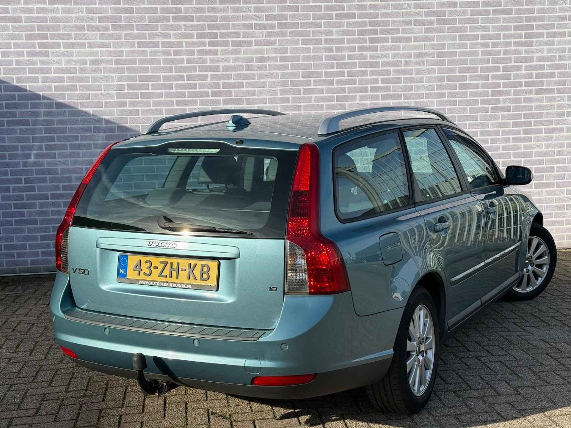 Volvo V50 1.8 Edition II | Stoelverwarming | Trekhaak | Cruise Control | Regensensor | Dakrails | High Performance Audio | Leder | Mistlampen | Climate control | - 4/12