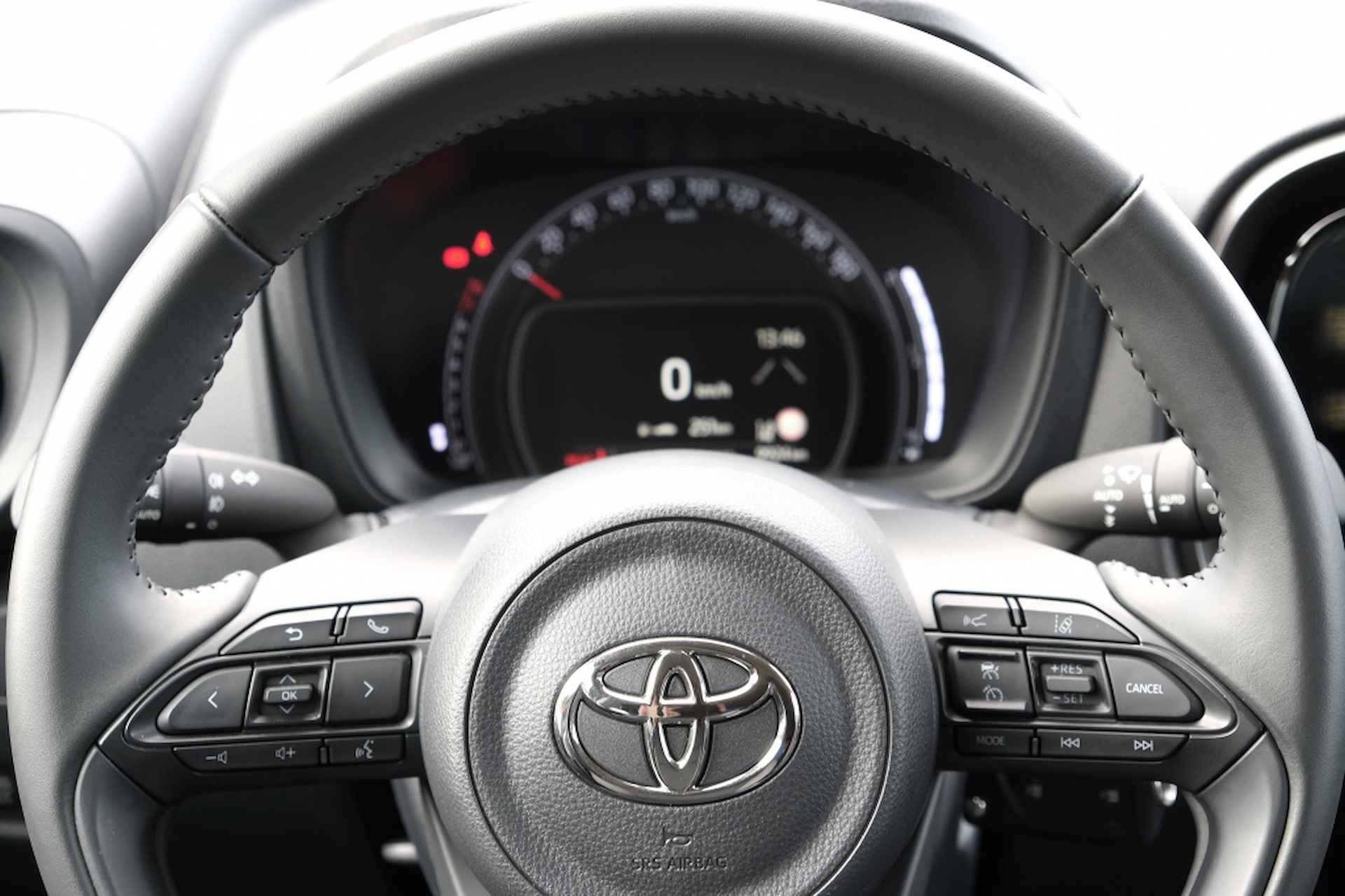 Toyota Aygo X 1.0 VVT-i MT first | Apple CarPlay / Android Auto | Airco | Safe - 11/40