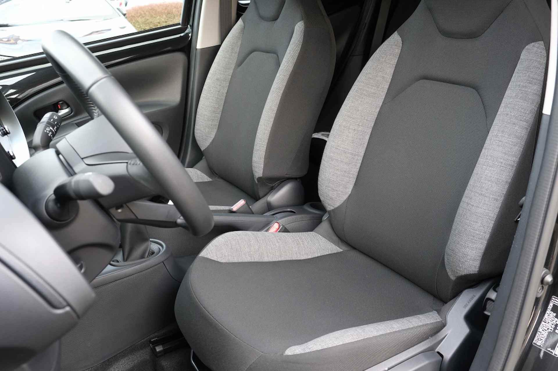 Toyota Aygo X 1.0 VVT-i MT first | Apple CarPlay / Android Auto | Airco | Safe - 15/40