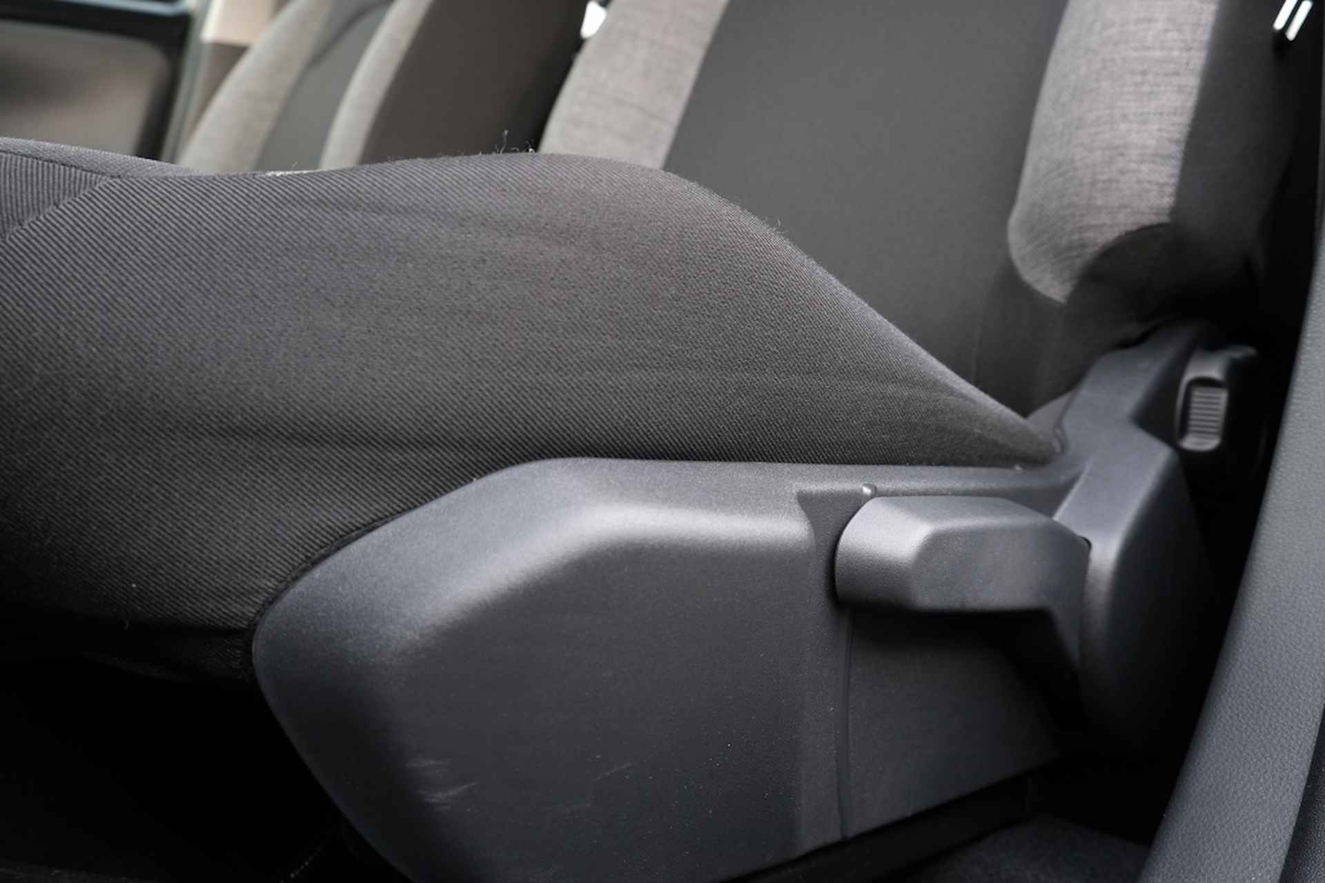 Toyota Aygo X 1.0 VVT-i MT first | Apple CarPlay / Android Auto | Airco | Safe - 16/40