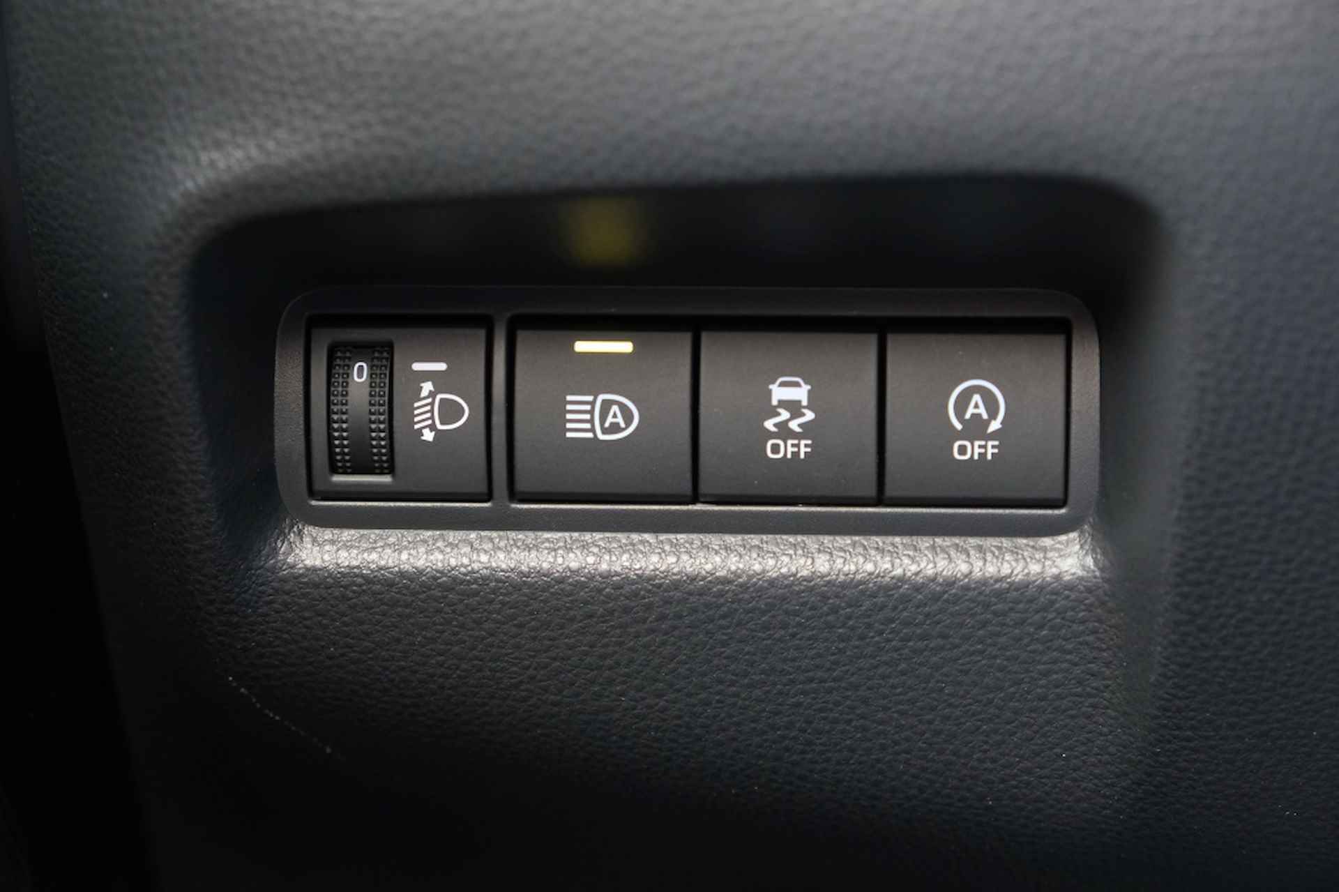 Toyota Aygo X 1.0 VVT-i MT first | Apple CarPlay / Android Auto | Airco | Safe - 14/40