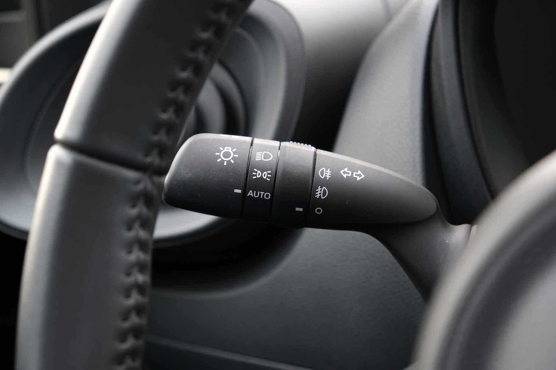 Toyota Aygo X 1.0 VVT-i MT first | Apple CarPlay / Android Auto | Airco | Safe - 17/40
