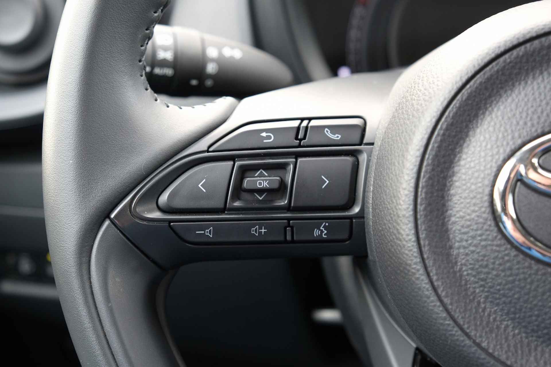 Toyota Aygo X 1.0 VVT-i MT first | Apple CarPlay / Android Auto | Airco | Safe - 18/40