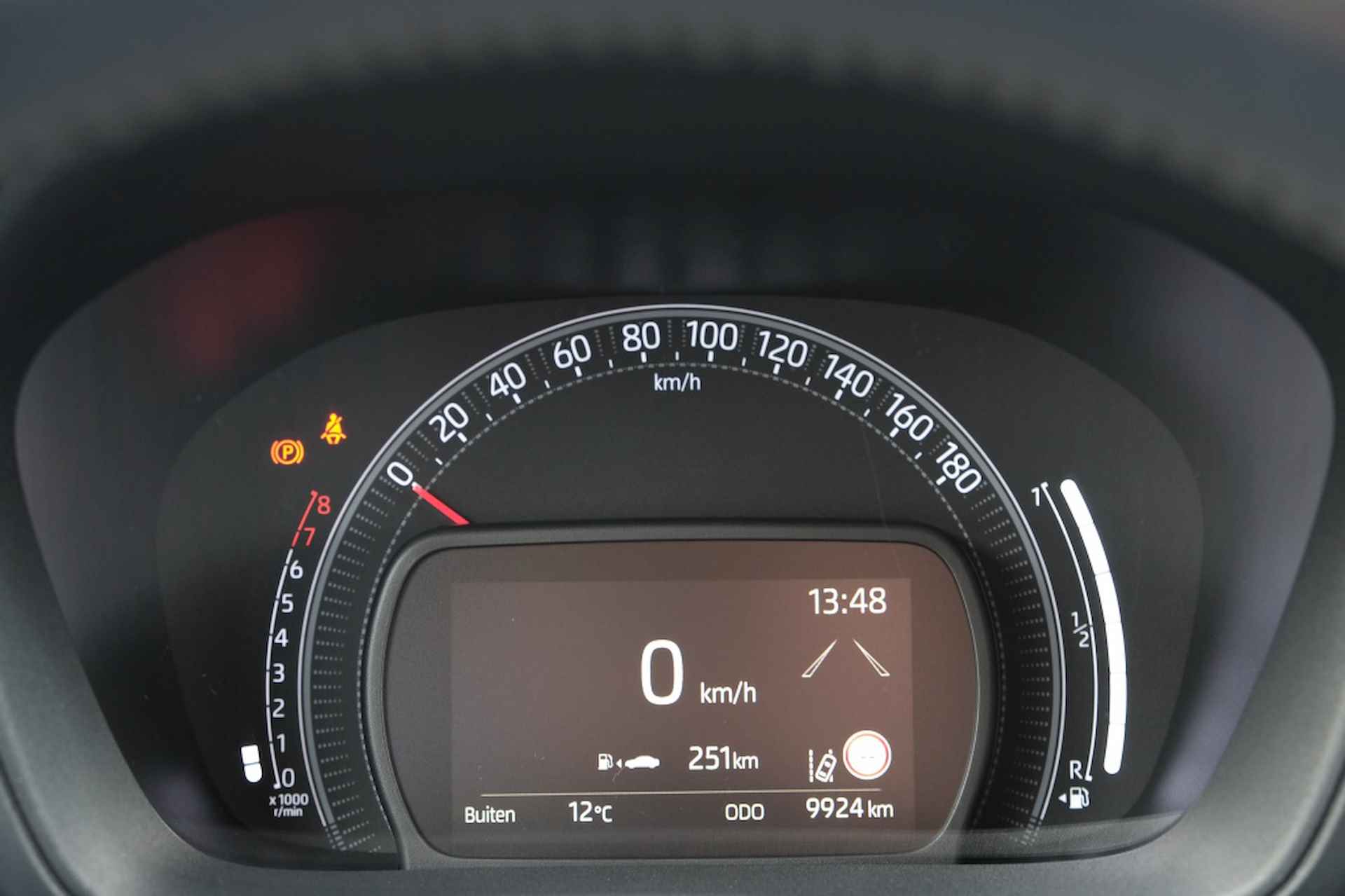 Toyota Aygo X 1.0 VVT-i MT first | Apple CarPlay / Android Auto | Airco | Safe - 2/40
