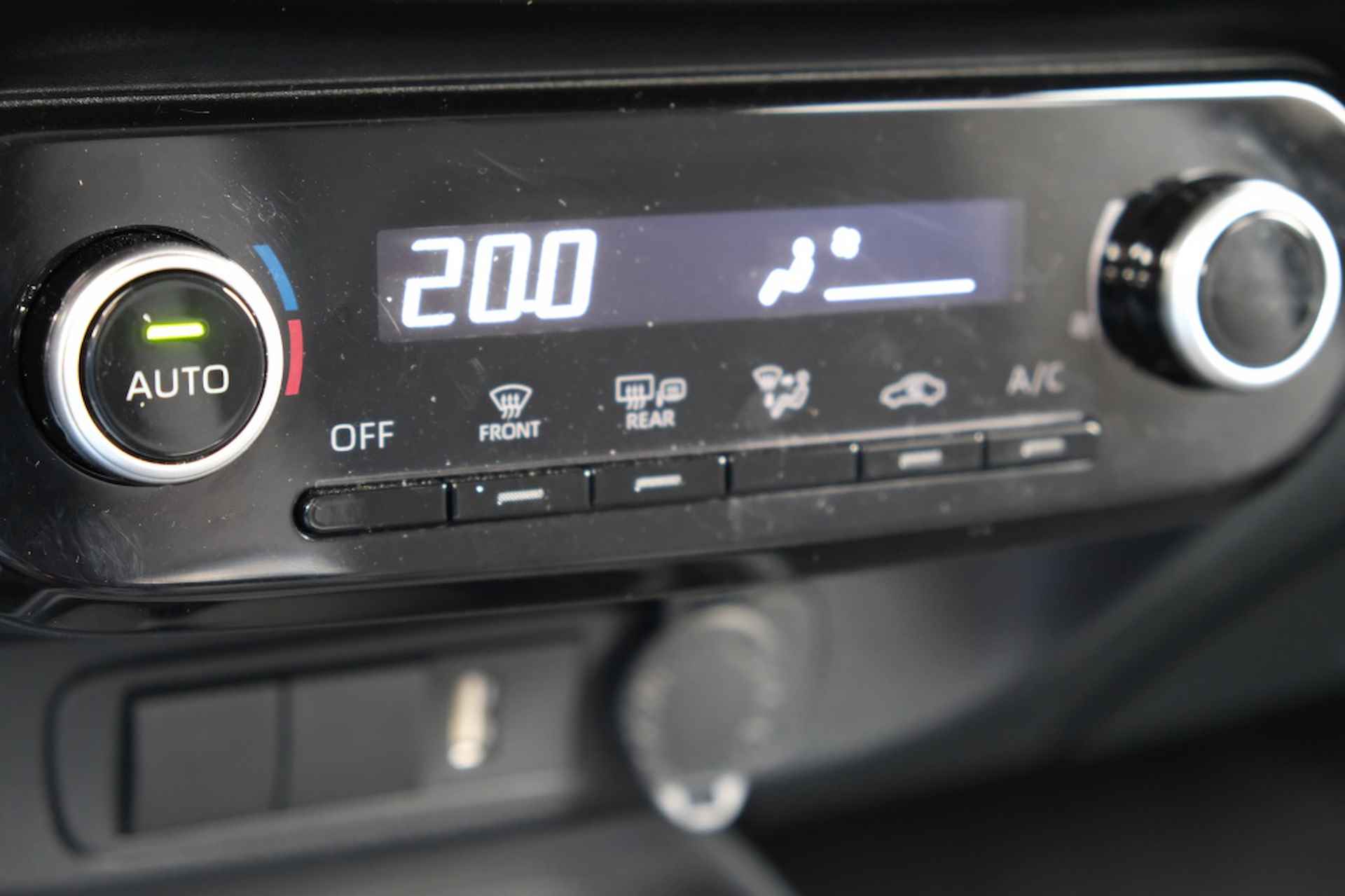 Toyota Aygo X 1.0 VVT-i MT first | Apple CarPlay / Android Auto | Airco | Safe - 28/40