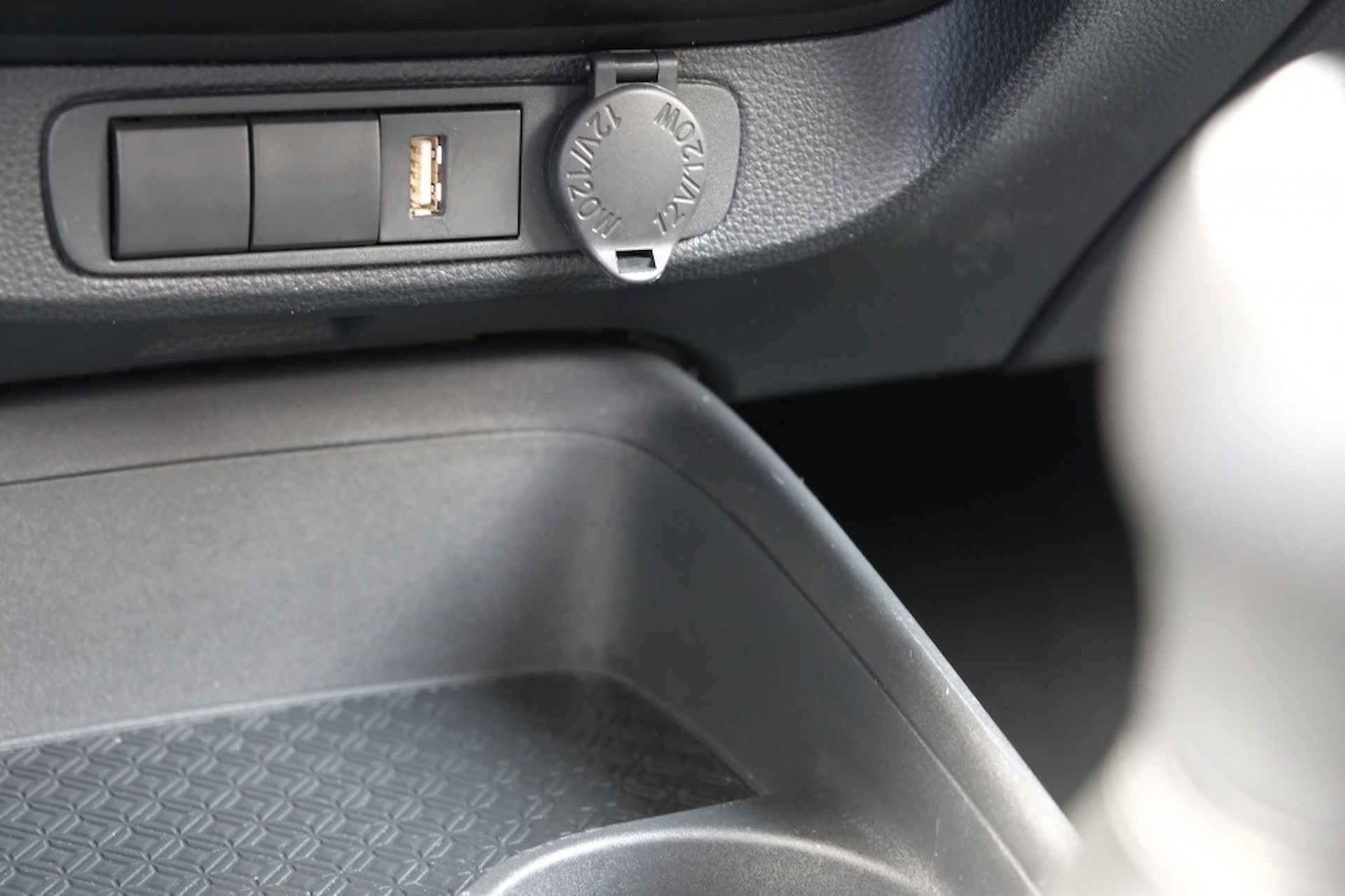 Toyota Aygo X 1.0 VVT-i MT first | Apple CarPlay / Android Auto | Airco | Safe - 29/40