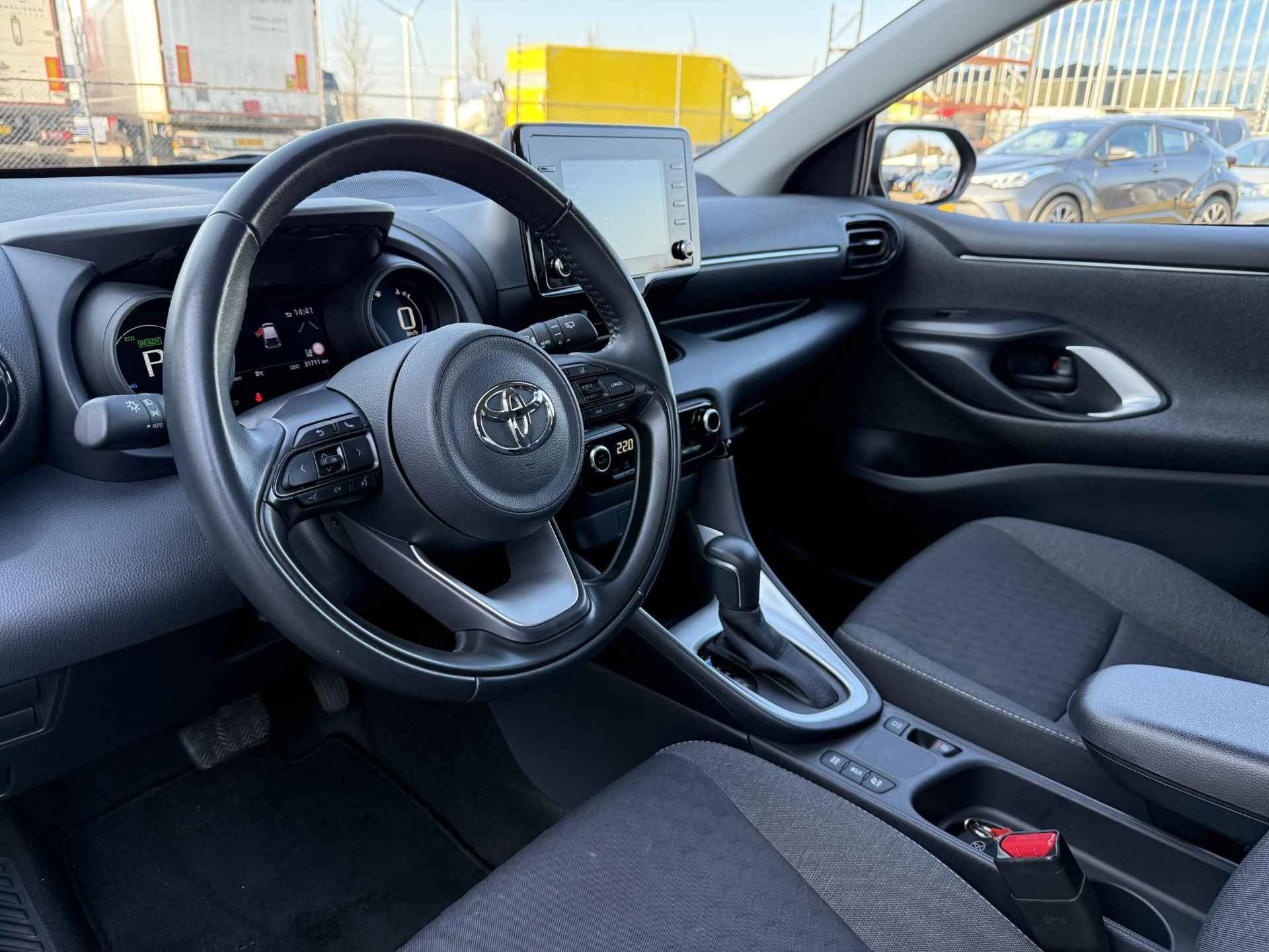 Toyota Yaris 1.5 Hybrid Dynamic - 2/19