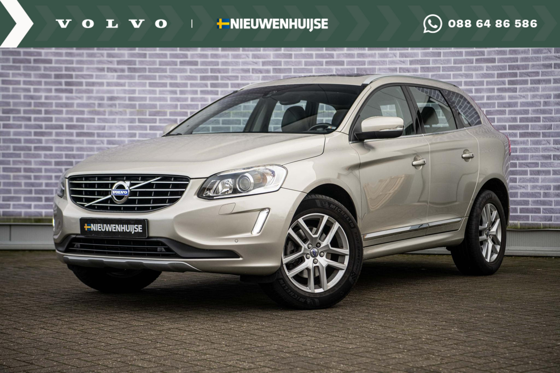 Volvo XC60 2.0 T5 Polar+ | Panoramadak | Trekhaak | Stoelverwarming | Xenon | Powerseats | Parkeercamera | Sensoren voor + achter | Standkachel |