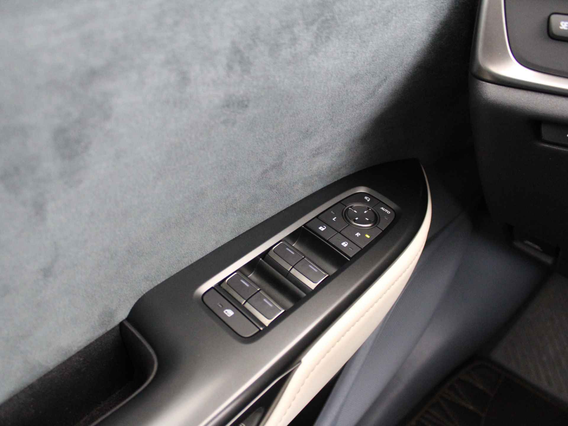 Lexus RZ 450e President Line | Mark Levinson | Dimbaar Panoramadak | Lexus Link Pro | - 36/57