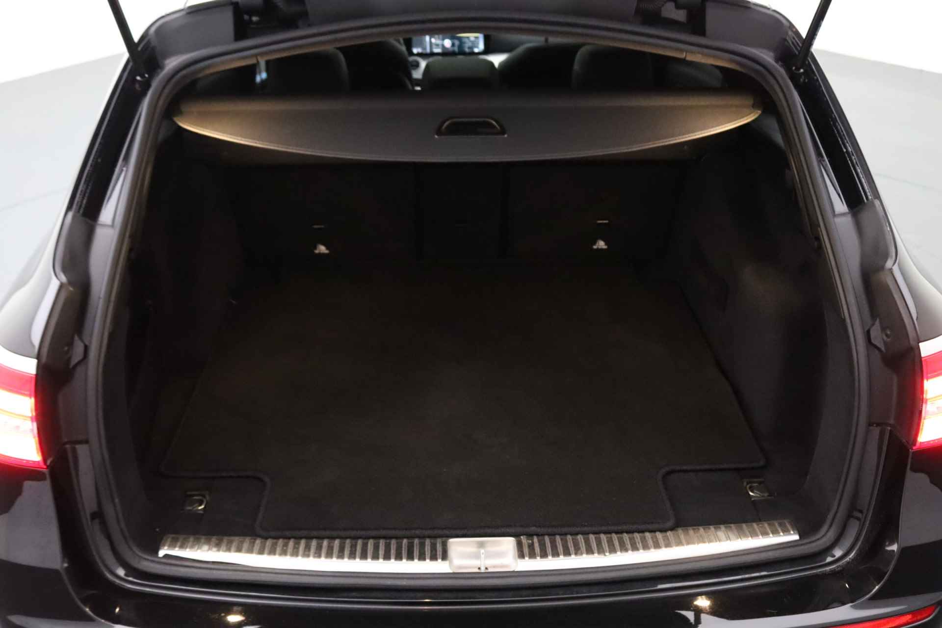 Mercedes-Benz E-Klasse Estate 250 Premium Plus AMG | Panorama dak |Half lederen bekleding | Stoelverwarming | LED koplampen - 11/31