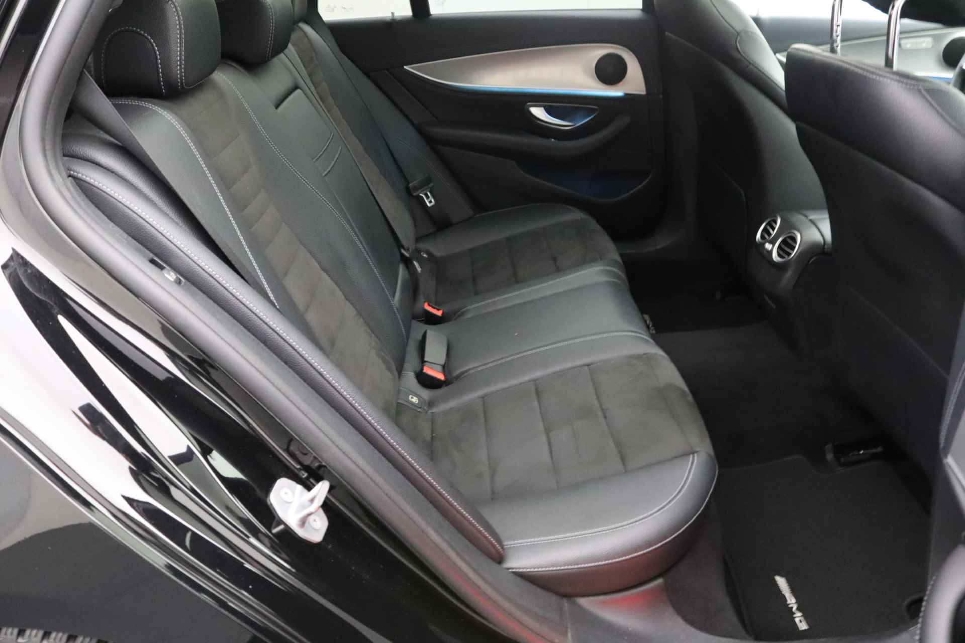 Mercedes-Benz E-Klasse Estate 250 Premium Plus AMG | Panorama dak |Half lederen bekleding | Stoelverwarming | LED koplampen - 30/31