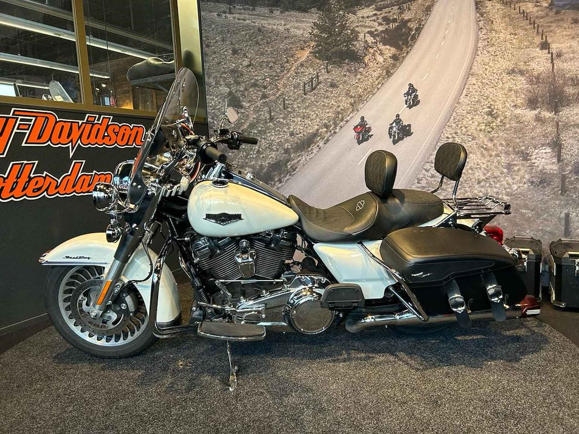 Harley-Davidson FLHRC ROADKING - 11/17