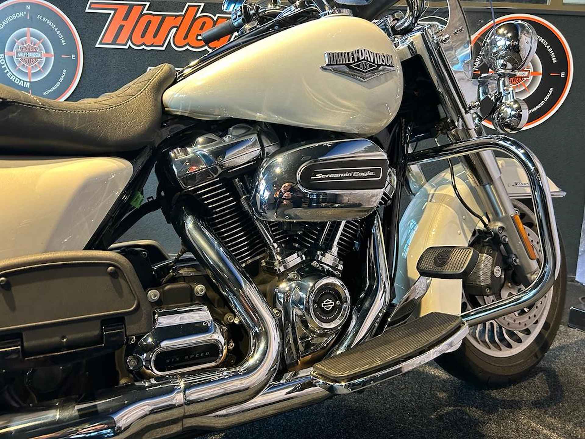 Harley-Davidson FLHRC ROADKING - 17/17