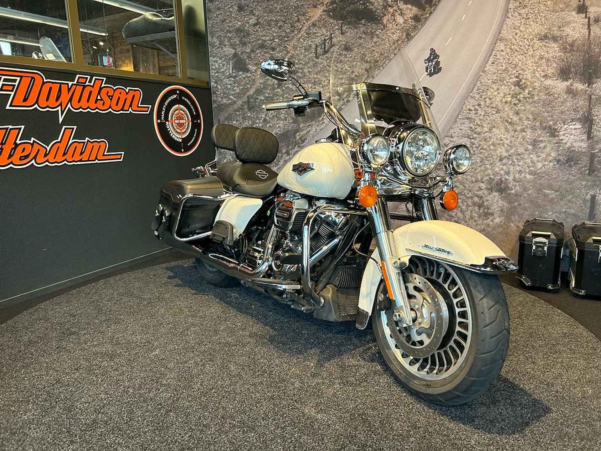 Harley-Davidson FLHRC ROADKING