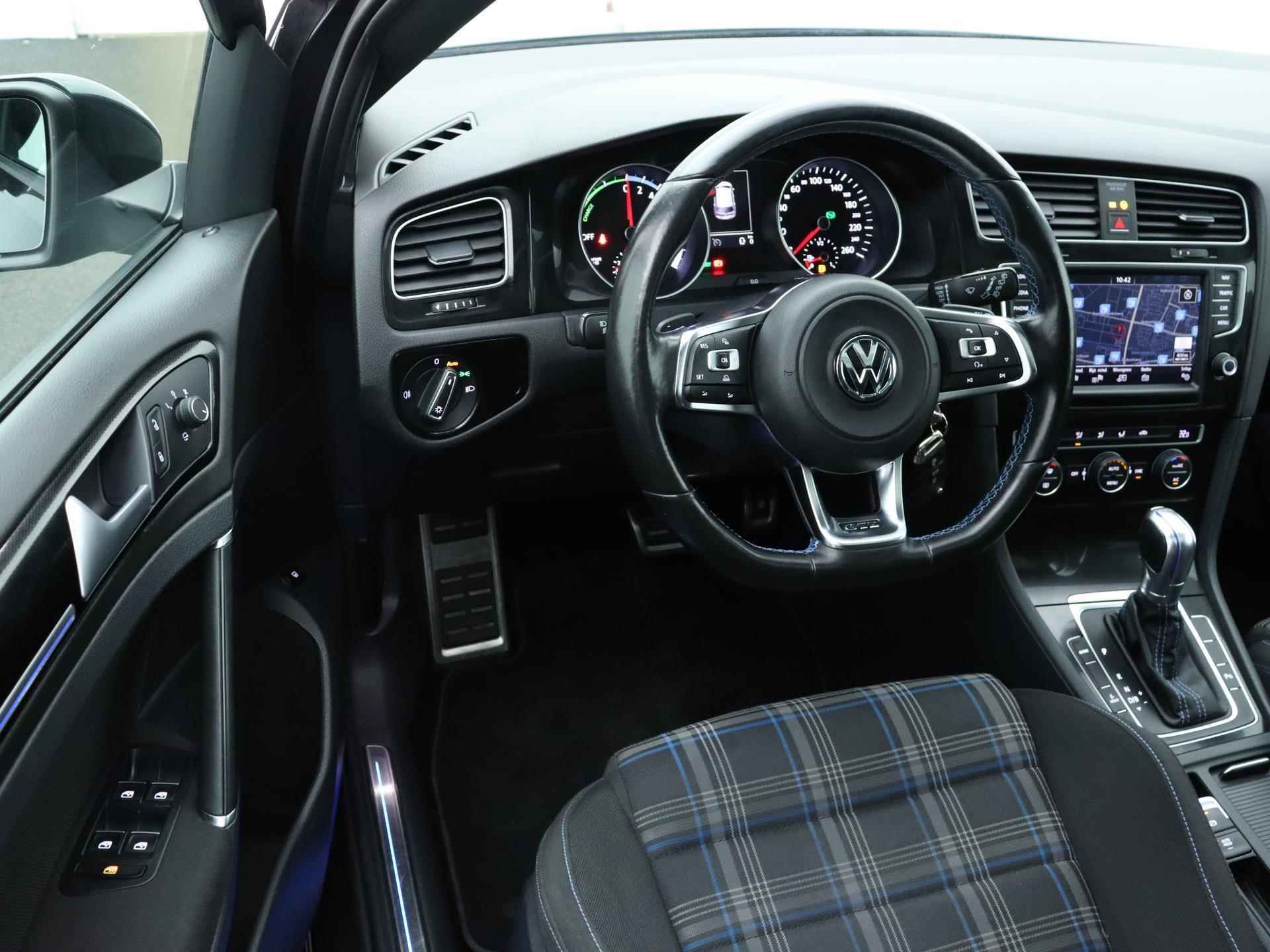 Volkswagen Golf 1.4 TSI GTE | Panoramadak | DAB | Apple Carplay / Andriod Auto | Navigatie | Cruise Control | Led-Koplampen - 3/23