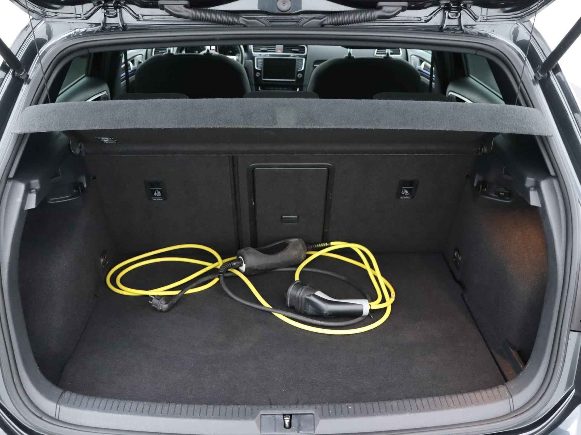 Volkswagen Golf 1.4 TSI GTE | Panoramadak | DAB | Apple Carplay / Andriod Auto | Navigatie | Cruise Control | Led-Koplampen - 17/23