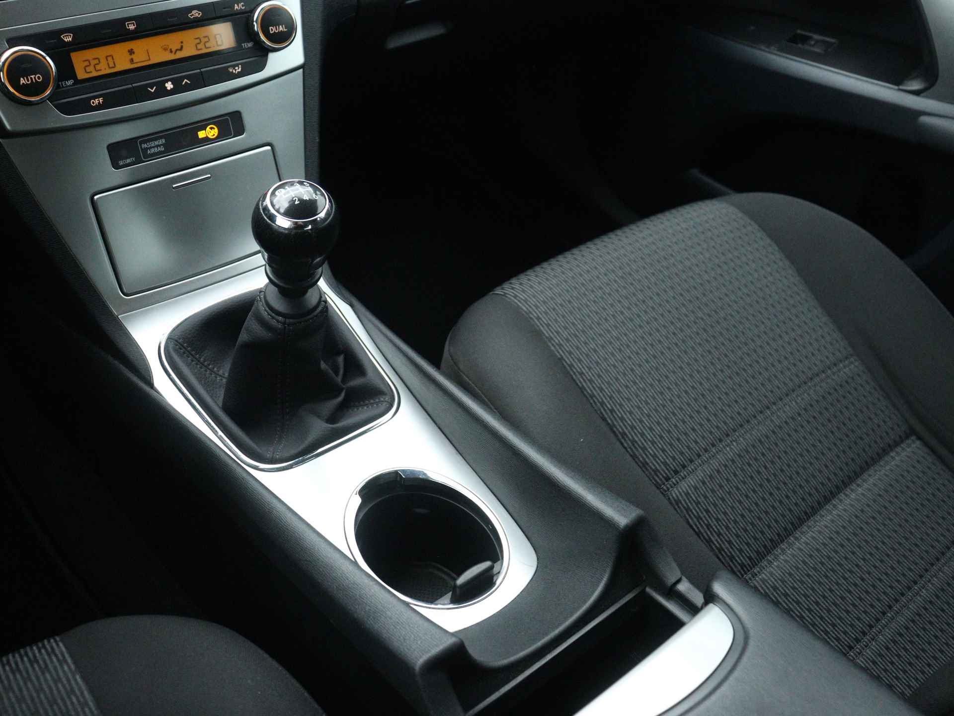 Toyota Avensis 1.8 VVTi Business | Navigatie | Parkeercamera | Climate Control | - 10/34