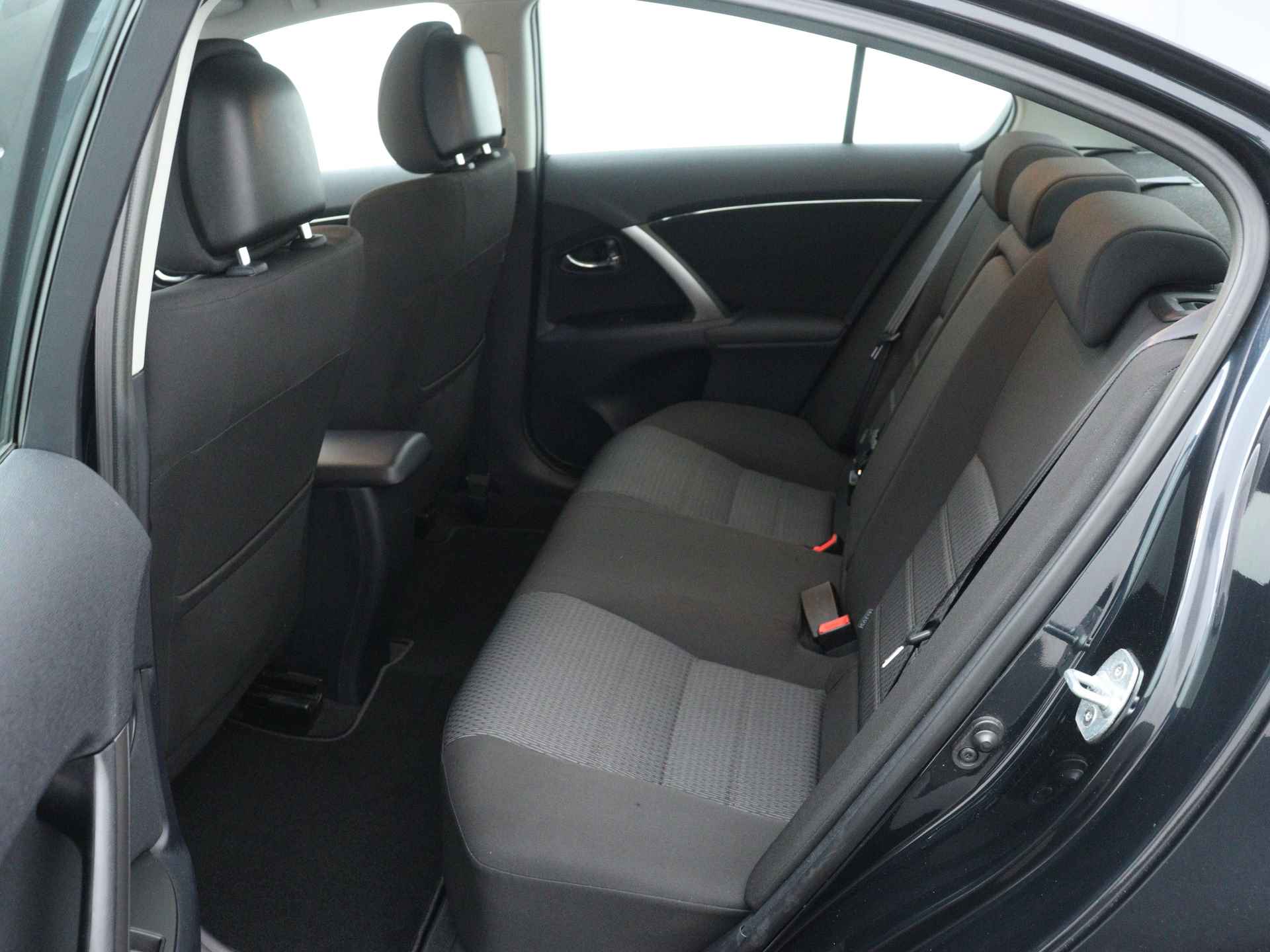 Toyota Avensis 1.8 VVTi Business | Navigatie | Parkeercamera | Climate Control | - 16/34
