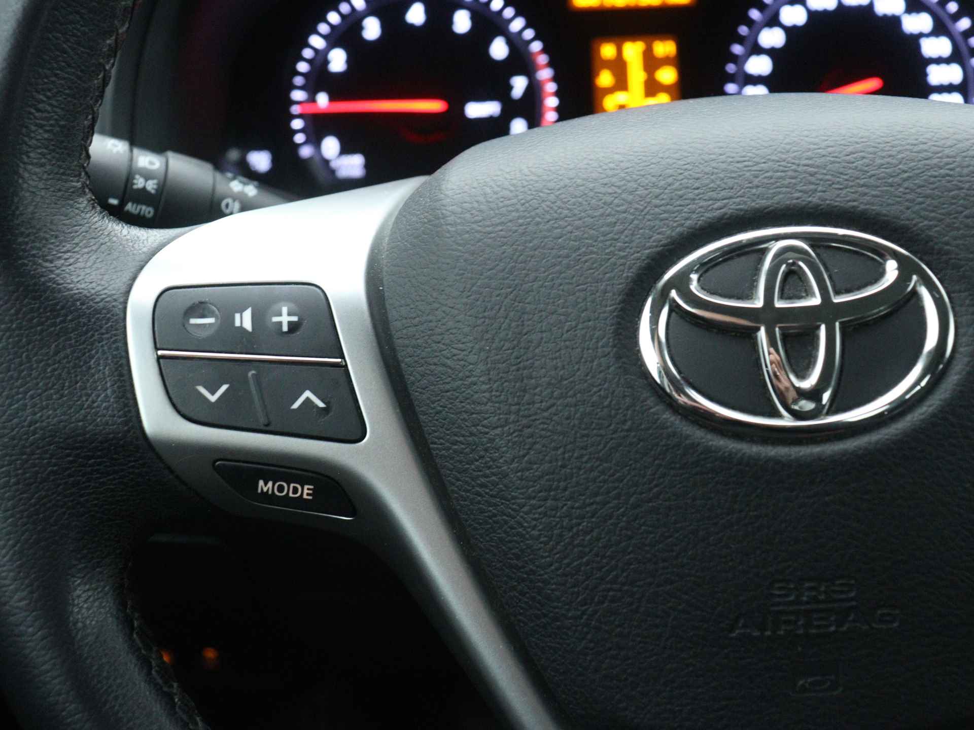 Toyota Avensis 1.8 VVTi Business | Navigatie | Parkeercamera | Climate Control | - 17/34