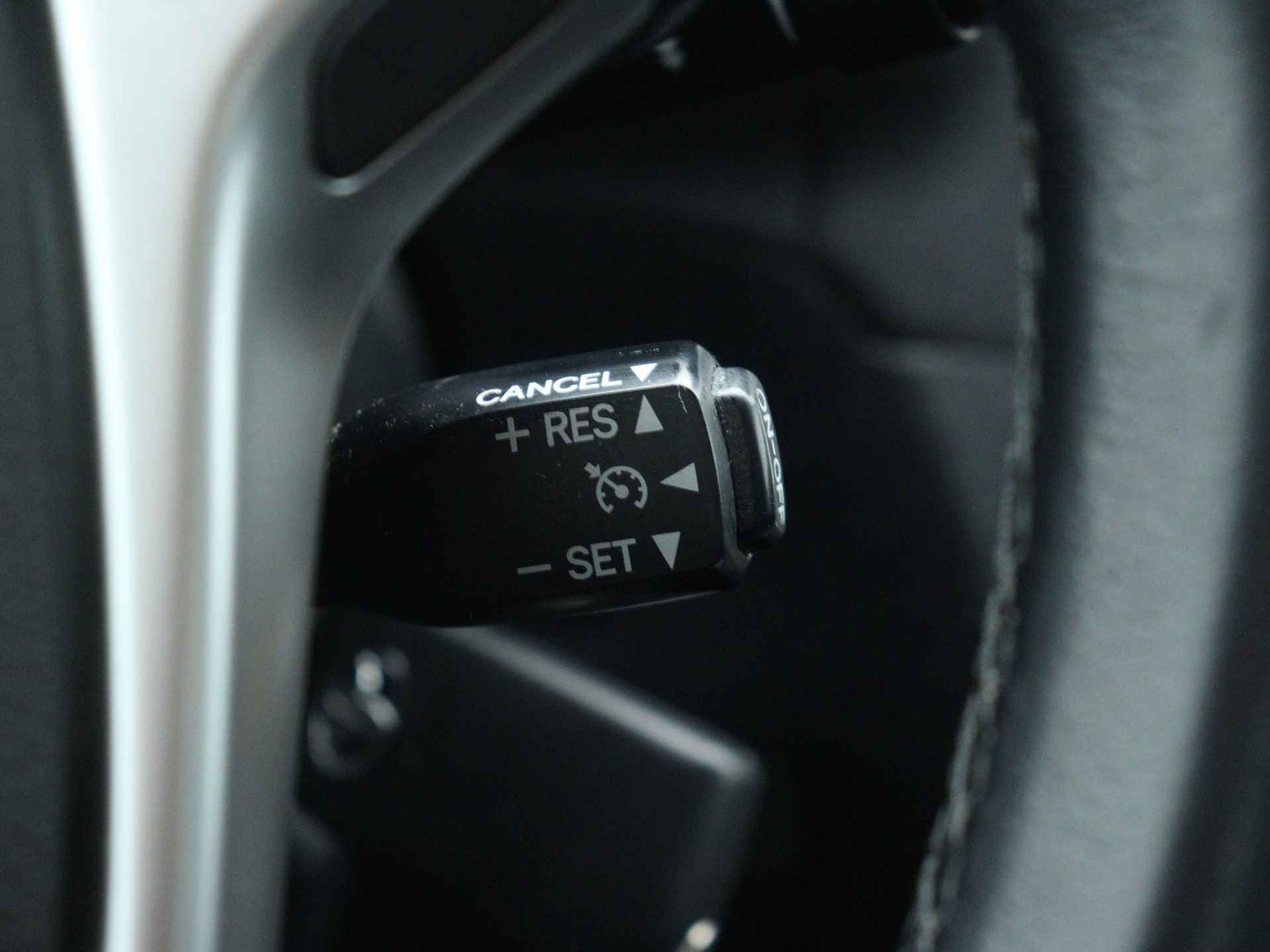 Toyota Avensis 1.8 VVTi Business | Navigatie | Parkeercamera | Climate Control | - 21/34
