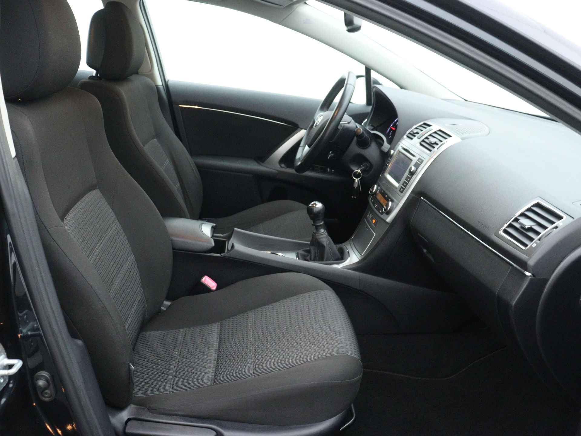 Toyota Avensis 1.8 VVTi Business | Navigatie | Parkeercamera | Climate Control | - 25/34