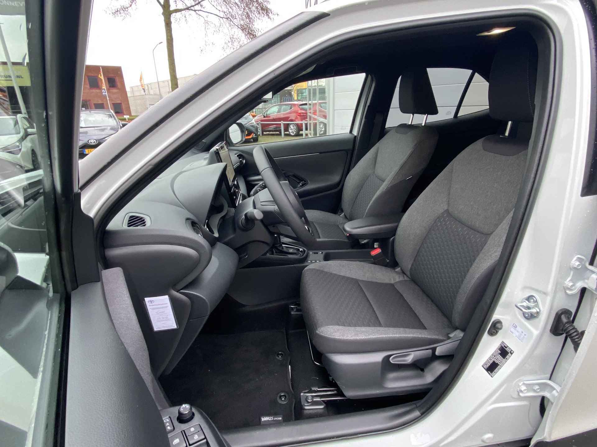 Toyota Yaris Cross 1.5 Hybrid 115 First Edition Comfort Pack Comfort Pack & parelmoer lak - 7/29