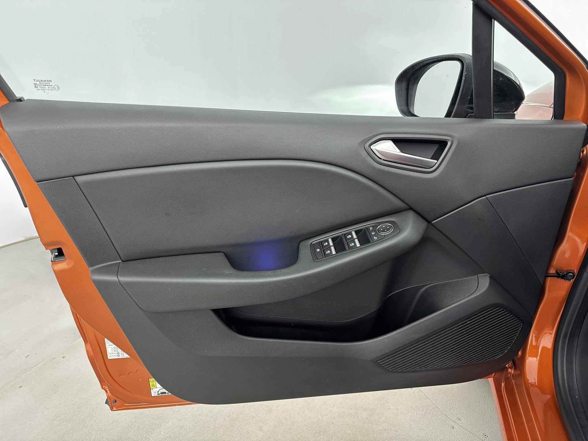 Renault Clio Intens 100pk | Navigatie | Camera | Trekhaak | Licht Metalen Velgen 17"| Climate Control - 21/32