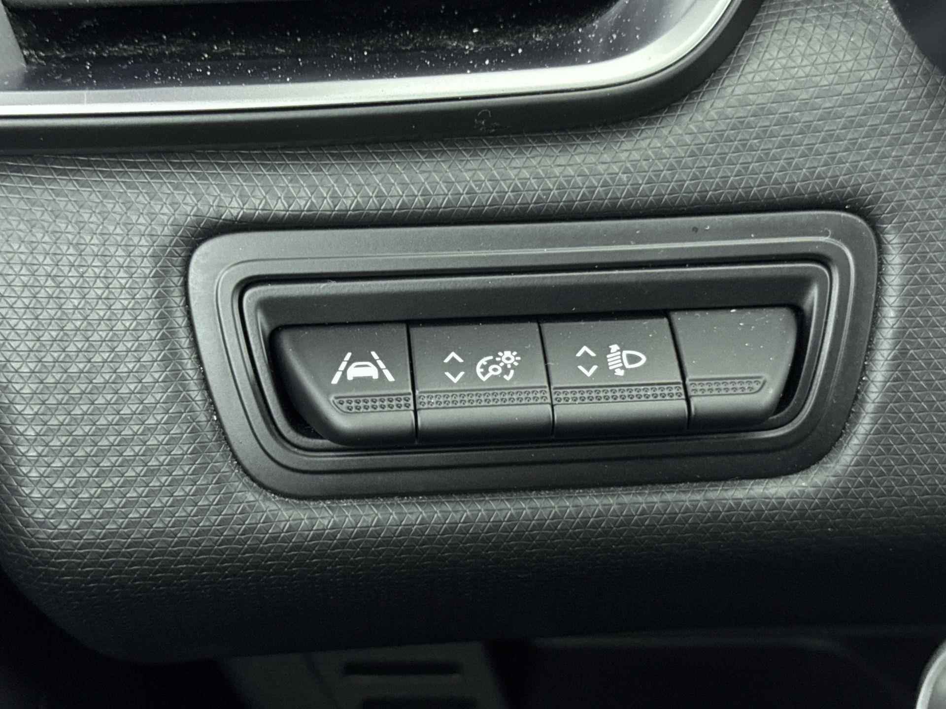 Renault Clio Intens 100pk | Navigatie | Camera | Trekhaak | Licht Metalen Velgen 17"| Climate Control - 22/32