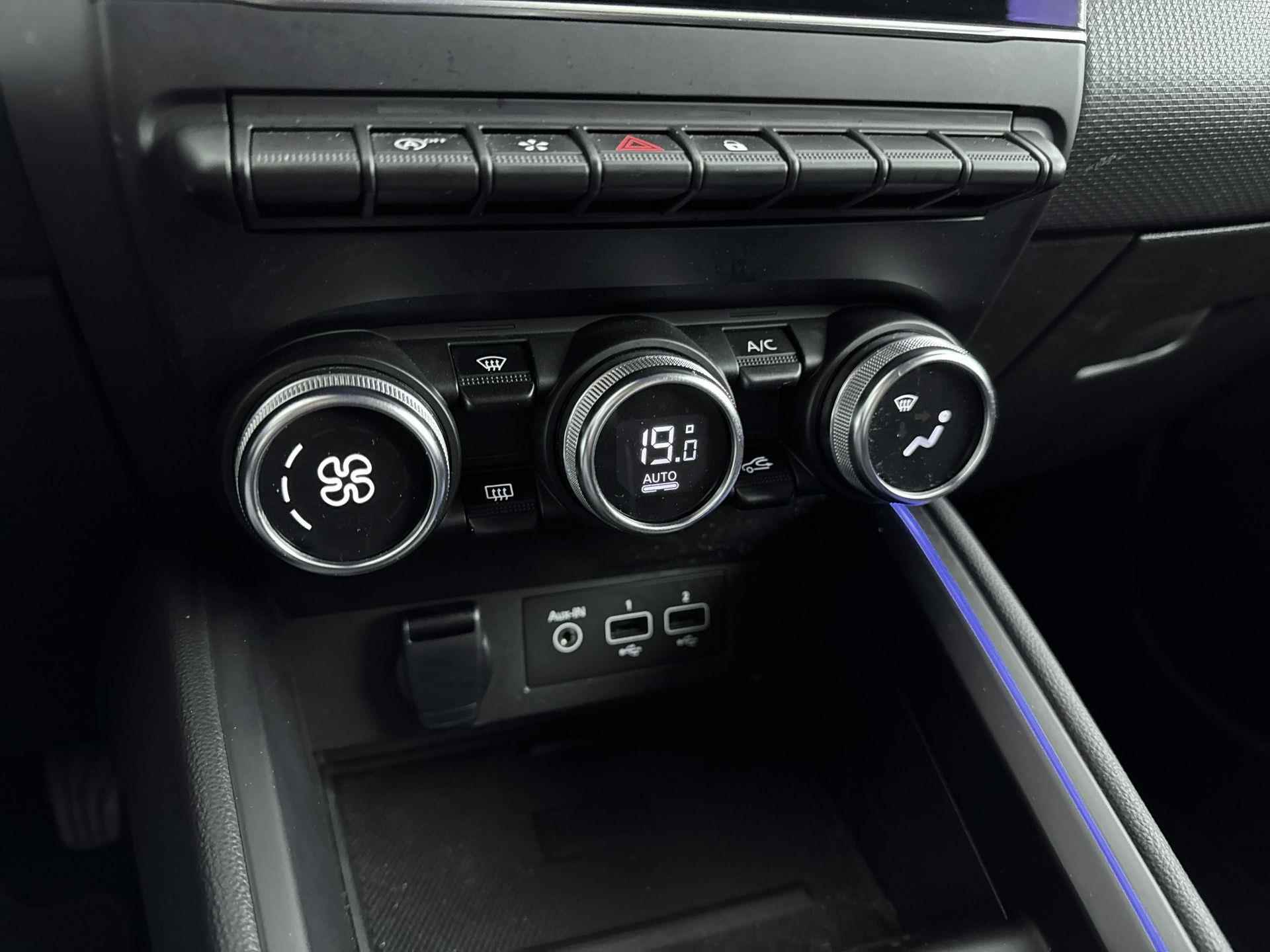 Renault Clio Intens 100pk | Navigatie | Camera | Trekhaak | Licht Metalen Velgen 17"| Climate Control - 28/32