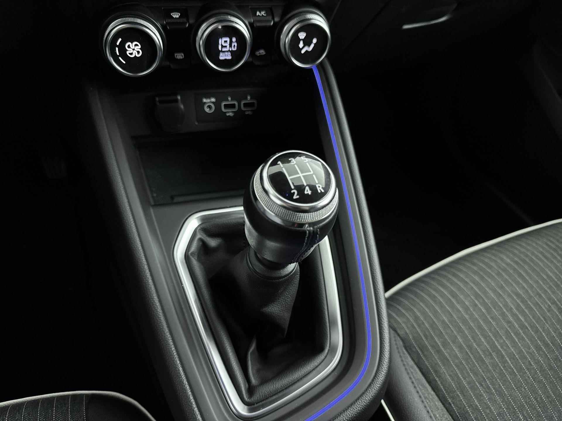 Renault Clio Intens 100pk | Navigatie | Camera | Trekhaak | Licht Metalen Velgen 17"| Climate Control - 29/32