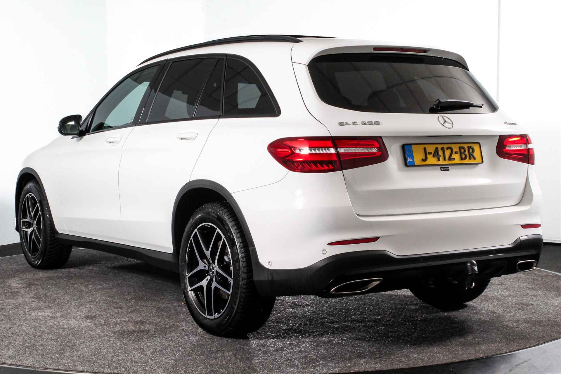 Mercedes-Benz GLC 250 4MATIC 210 PK Business Solution AMG - Orig. NL | S/K-Panodak | Cruise | Stoelverw. | Leder | Camera | PDC | NAV | Afn. Trekhaak | LM 19"| - 24/63