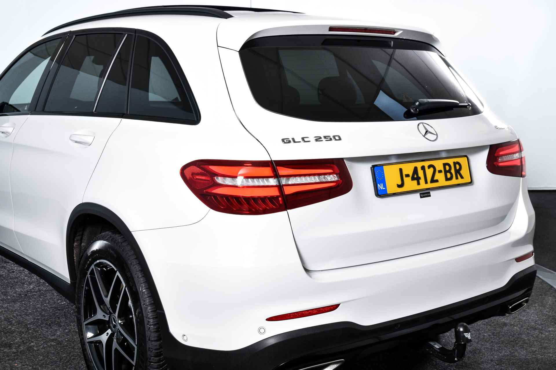 Mercedes-Benz GLC 250 4MATIC 210 PK Business Solution AMG - Orig. NL | S/K-Panodak | Cruise | Stoelverw. | Leder | Camera | PDC | NAV | Afn. Trekhaak | LM 19"| - 52/63