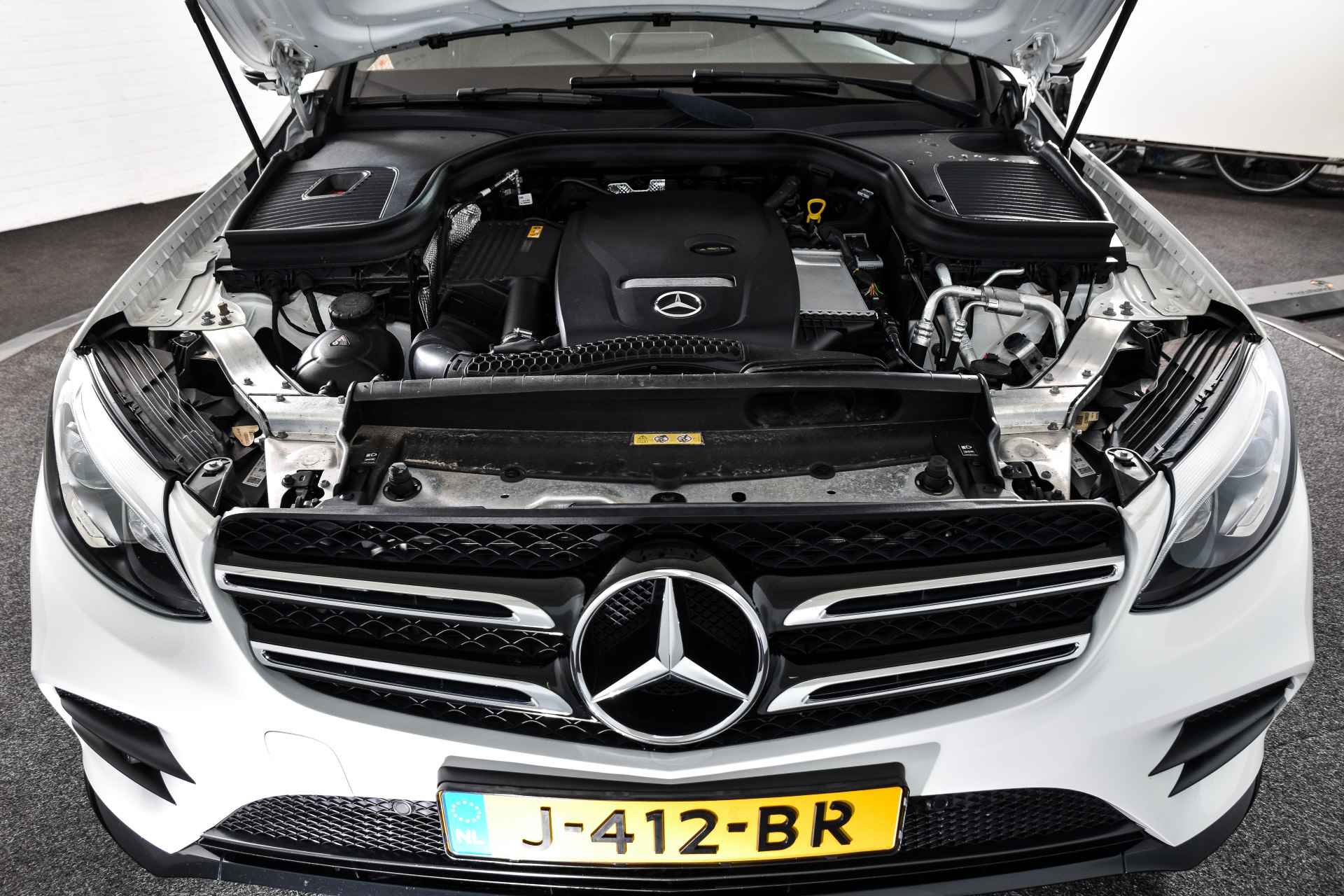 Mercedes-Benz GLC 250 4MATIC 210 PK Business Solution AMG - Orig. NL | S/K-Panodak | Cruise | Stoelverw. | Leder | Camera | PDC | NAV | Afn. Trekhaak | LM 19"| - 61/63