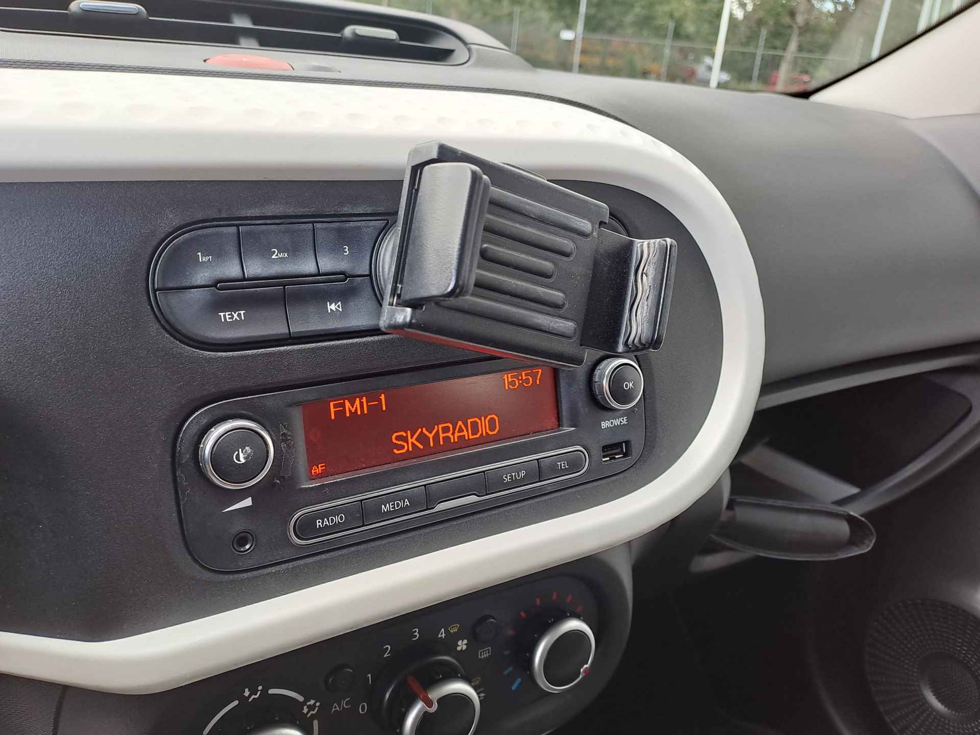 Renault Twingo 1.0 SCe Collection Airco | Elektrische ramen en spiegels | Bluetooth | DAB radio | Speed Limiter  5 deurs | Dagrijverlichting - 19/25