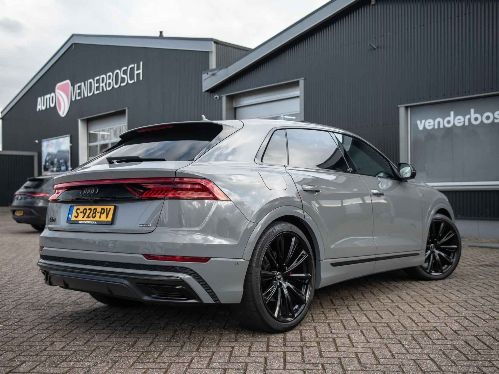 Audi Q8 55 TFSI quattro Pro Line S 340pk | S Stoelen | Carbon | Pano | 23 inch - 5/52