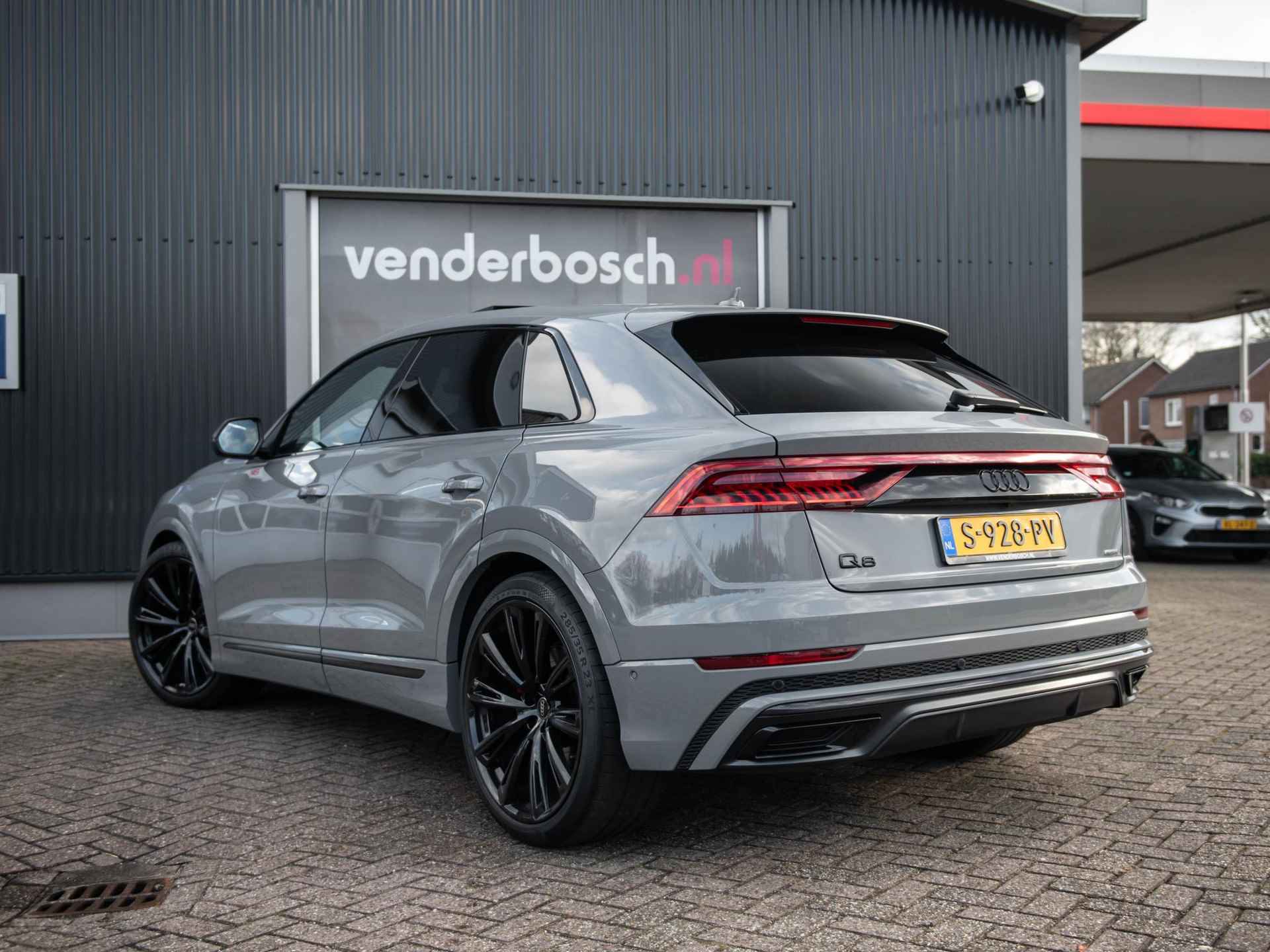 Audi Q8 55 TFSI quattro Pro Line S 340pk | S Stoelen | Carbon | Pano | 23 inch - 17/52