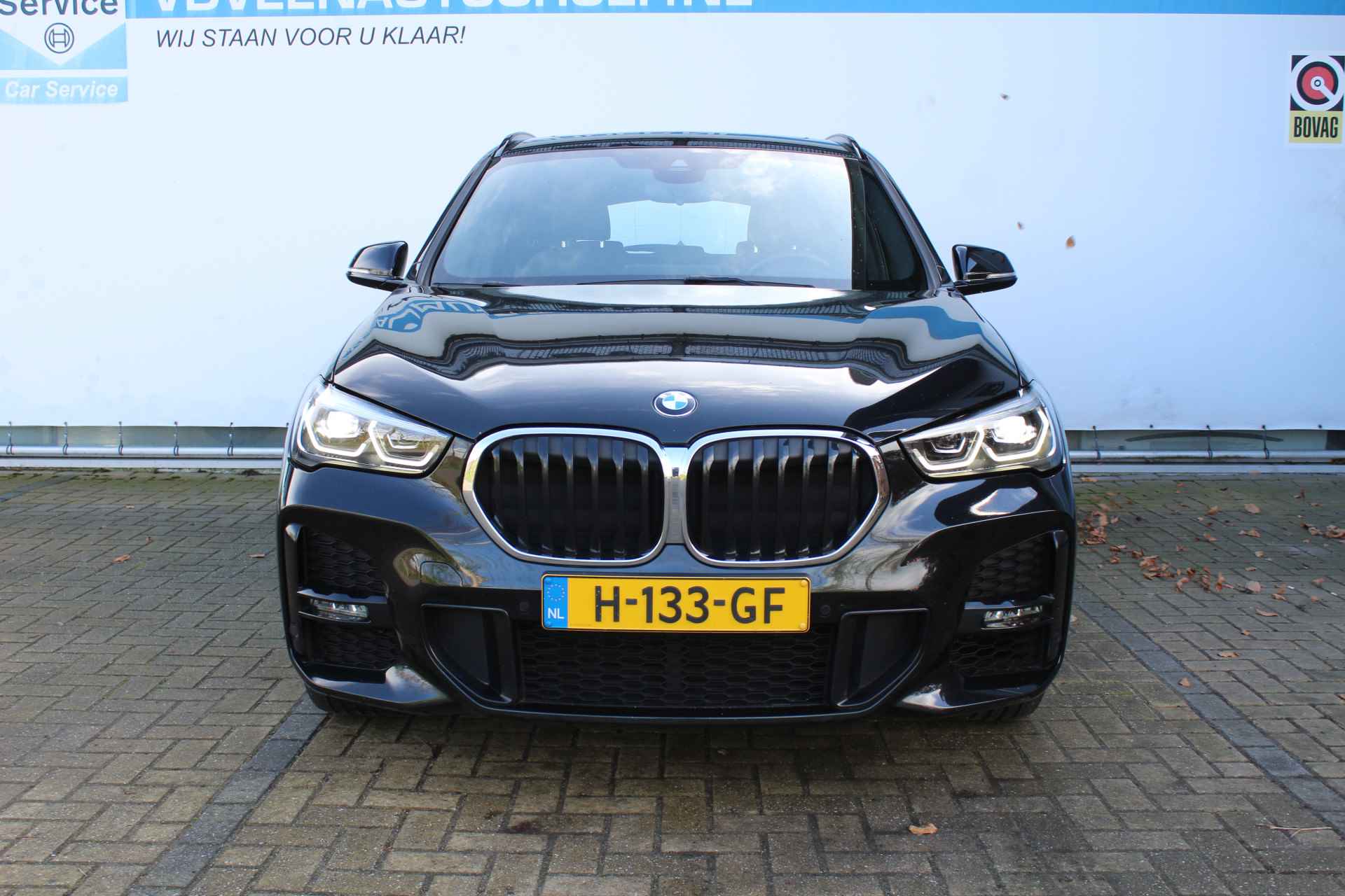 BMW X1 sDrive18i High Executive Edition M-pakket | Incl. 1 jaar Garantie | Panorama dak | Elektrische kofferbak | Climate controle | Stoelverwarming | Parkeersensoren V+A | Navigatie | Cruise controle | Lederen bekleding | Harman/Kardon audiosysteem | Head up display | Keyless start | Elektrisch schuif/kantel dak | Origineel NL auto | NAP | - 4/65