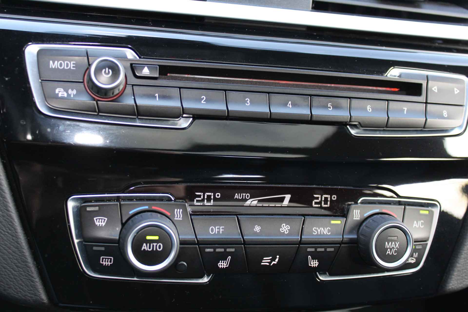 BMW X1 sDrive18i High Executive Edition M-pakket | Incl. 1 jaar Garantie | Panorama dak | Elektrische kofferbak | Climate controle | Stoelverwarming | Parkeersensoren V+A | Navigatie | Cruise controle | Lederen bekleding | Harman/Kardon audiosysteem | Head up display | Keyless start | Elektrisch schuif/kantel dak | Origineel NL auto | NAP | - 50/65