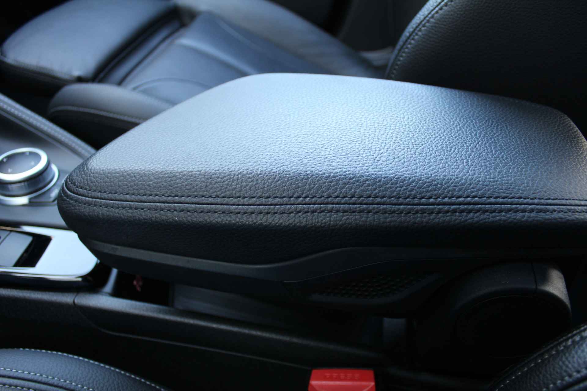 BMW X1 sDrive18i High Executive Edition M-pakket | Incl. 1 jaar Garantie | Panorama dak | Elektrische kofferbak | Climate controle | Stoelverwarming | Parkeersensoren V+A | Navigatie | Cruise controle | Lederen bekleding | Harman/Kardon audiosysteem | Head up display | Keyless start | Elektrisch schuif/kantel dak | Origineel NL auto | NAP | - 58/65