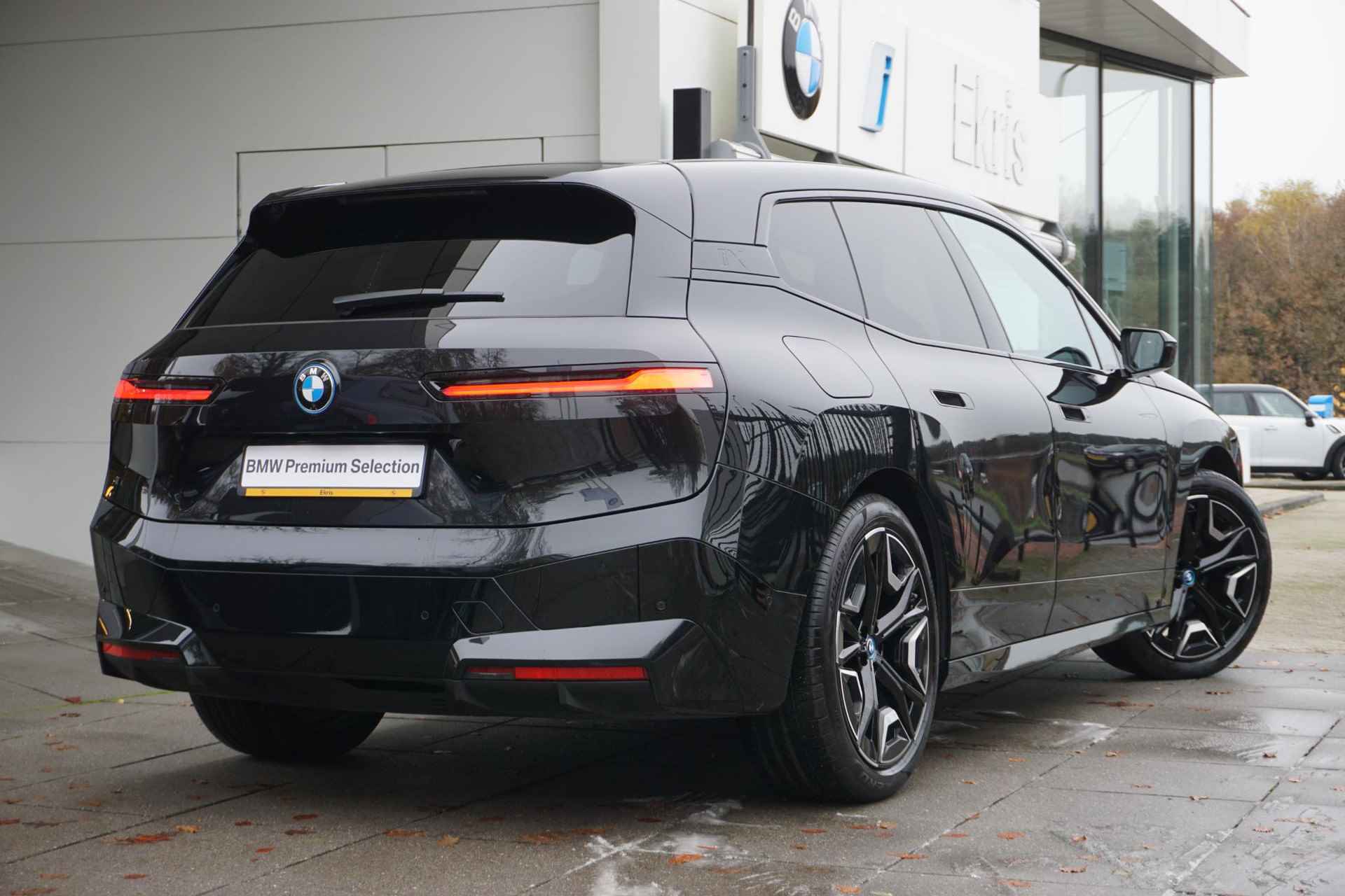 BMW iX xDrive50 High Executive | Sportpakket | Personal CoPilot Pack | Adaptief onderstel met luchtvering op voor- en achteras | Glazen panoramadak Sky Lounge | Laserlight | Harman Kardon | 22 inch LMV - 2/44