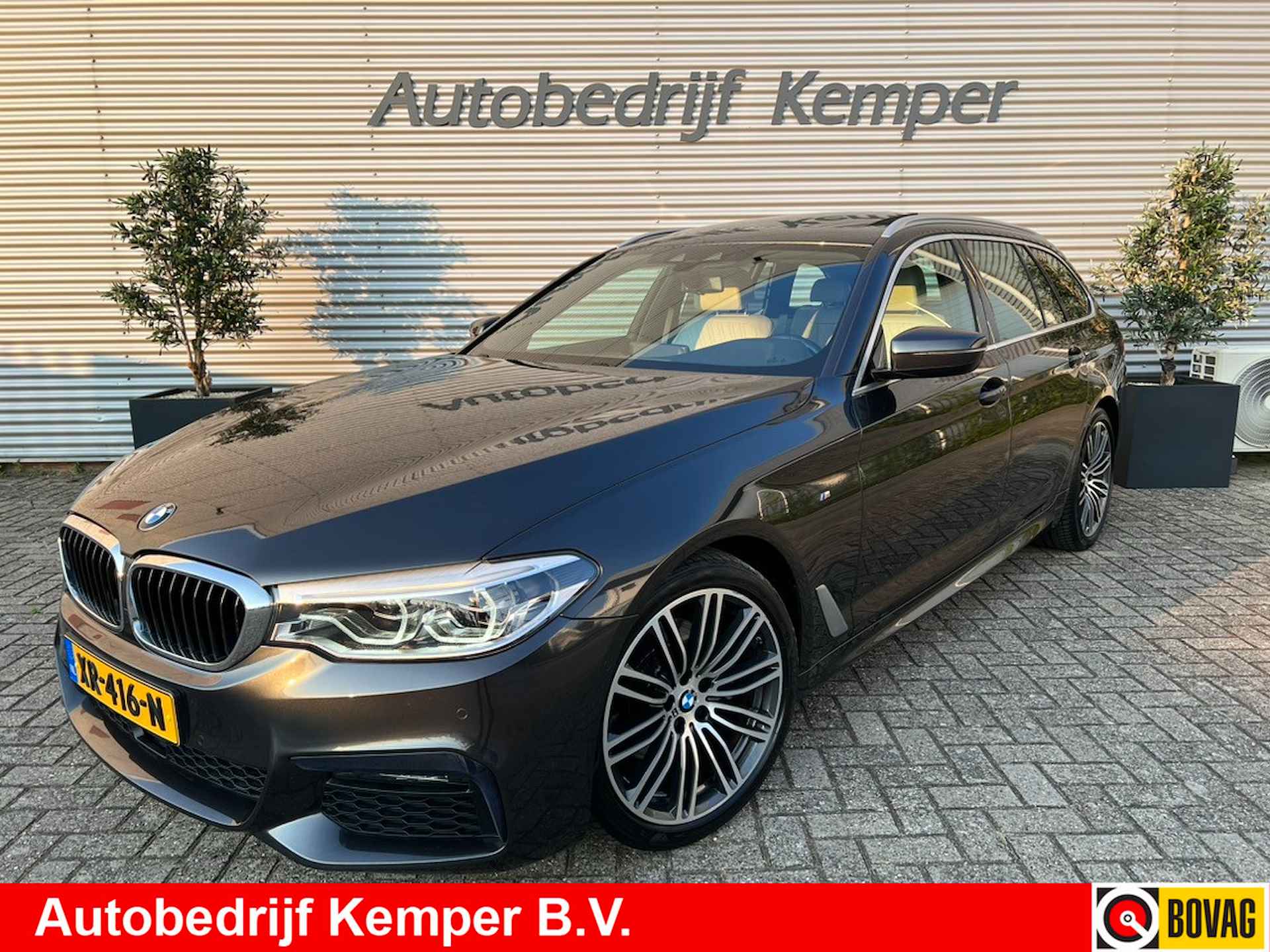 BMW 5 Serie Touring 520i High Executive M-SPORT I Pano I Harman Kardon I Elec. trekhaak I Nappa leder I VOL! BOVAG-garantie - 1/42