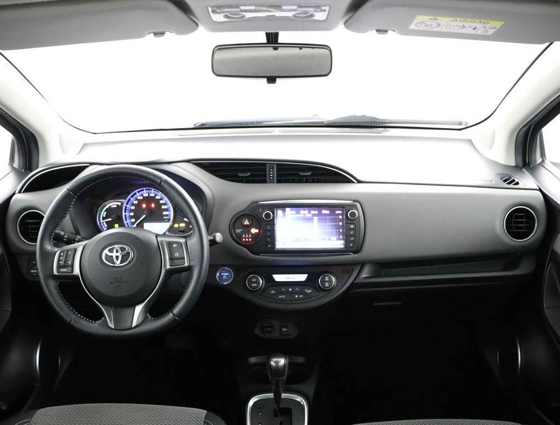 Toyota Yaris 1.5 Hybrid Aspiration | Trekhaak | Bluetooth | Climate control | - 4/49