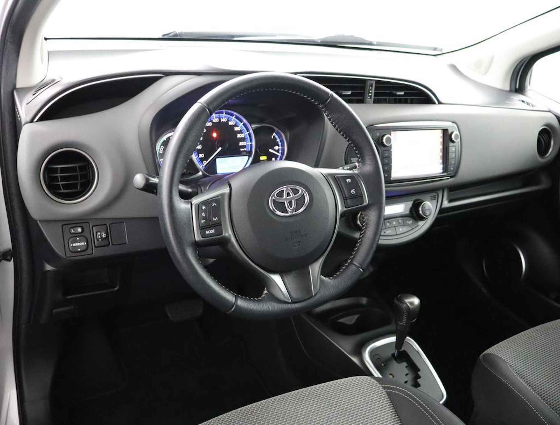 Toyota Yaris 1.5 Hybrid Aspiration | Trekhaak | Bluetooth | Climate control | - 42/49