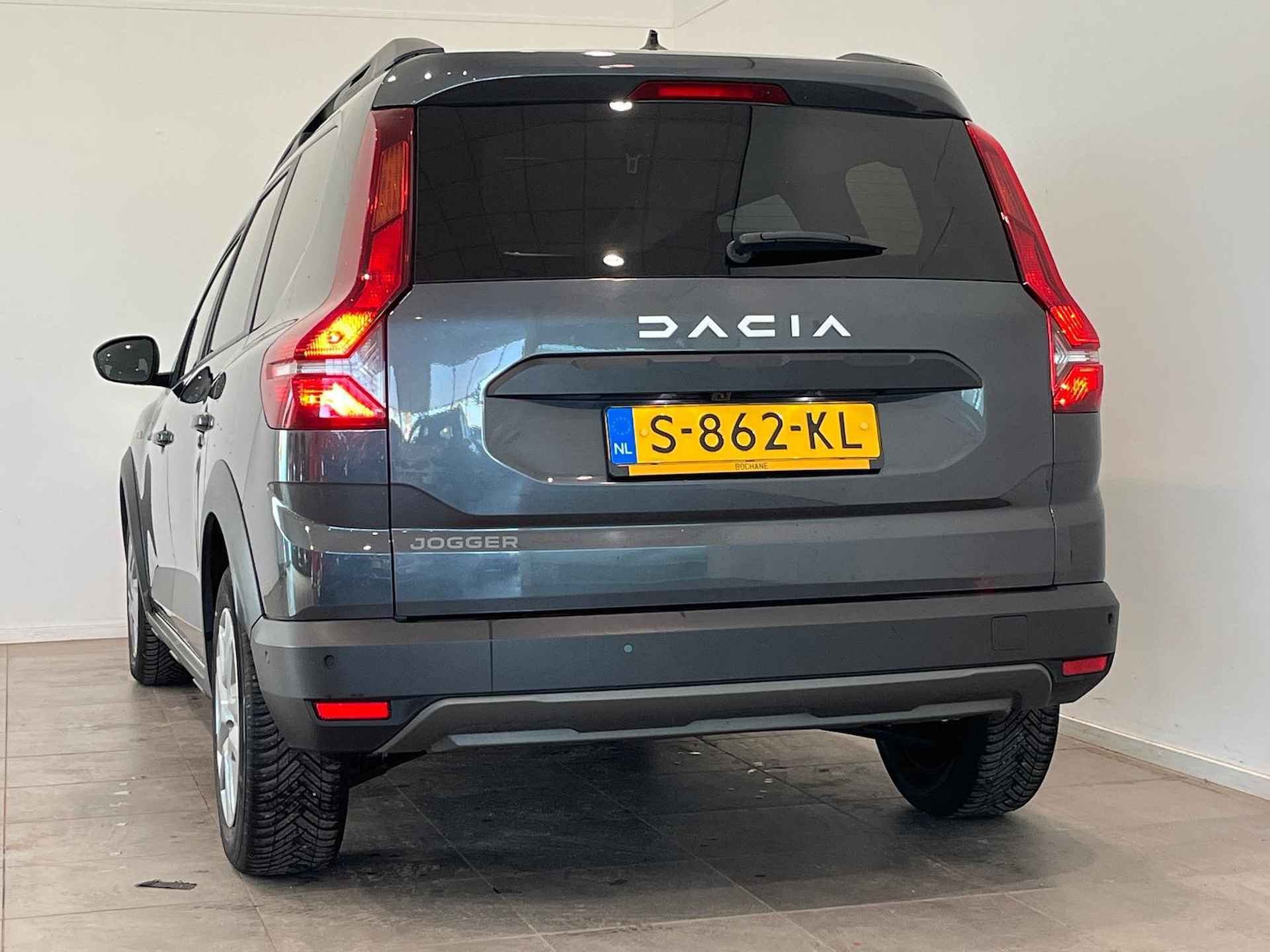 Dacia Jogger 1.0 TCe 110 Expression | 7-persoons | Navigatie | Dodehoekdetectie | Parkeersensoren voor, achter en achteruitrijcamera | Apple Carplay/Android Auto - 5/39