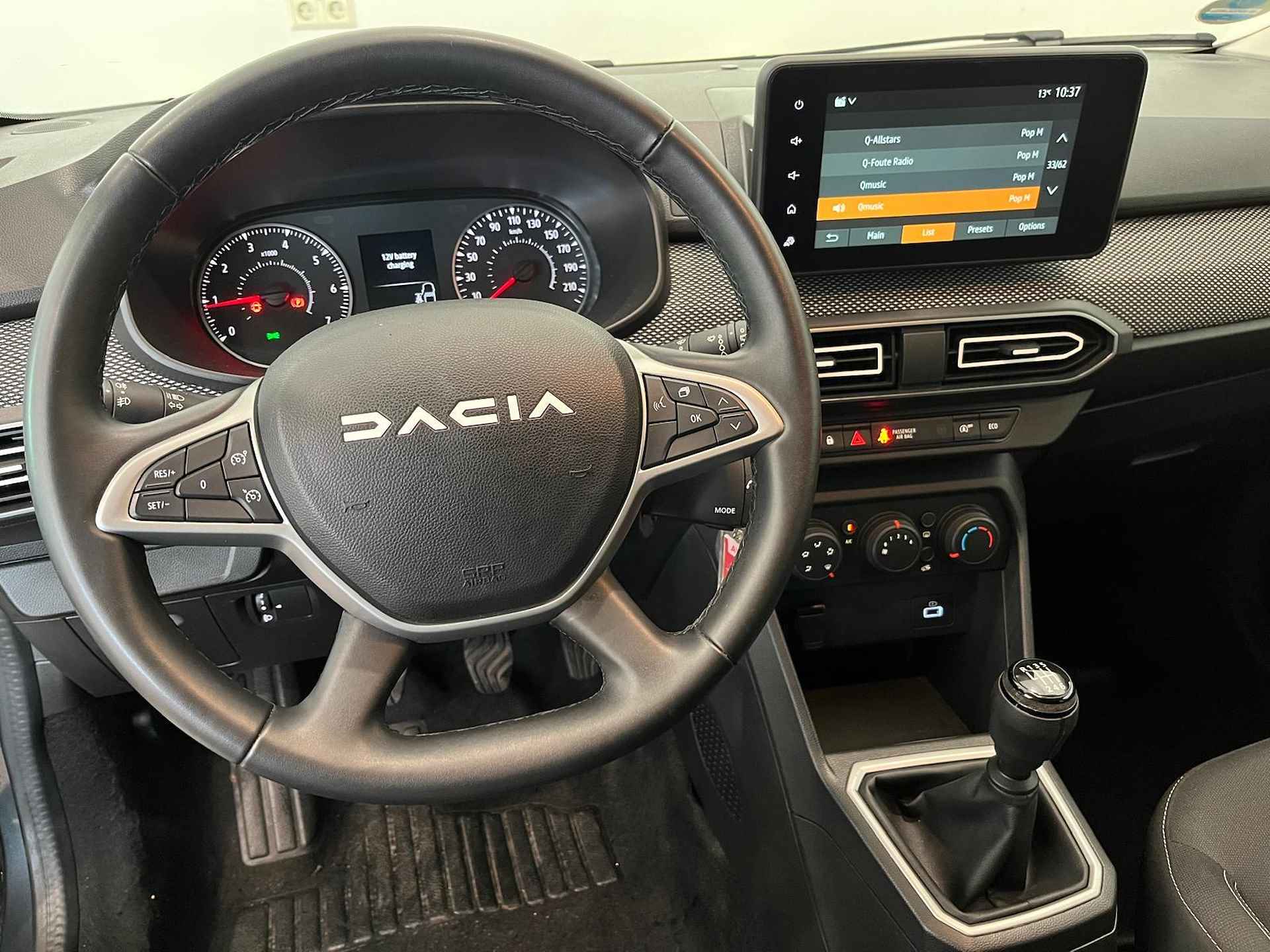 Dacia Jogger 1.0 TCe 110 Expression | 7-persoons | Navigatie | Dodehoekdetectie | Parkeersensoren voor, achter en achteruitrijcamera | Apple Carplay/Android Auto - 32/39