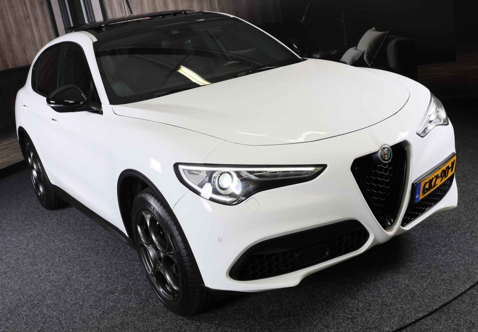 Alfa Romeo STELVIO 2.0 T AWD B-Tech / 280 PK / AUT / ACC / Camera / Navi / Leder / Open Panoramadak / Lane Assist / Led / Pdc / 20 - 39/50