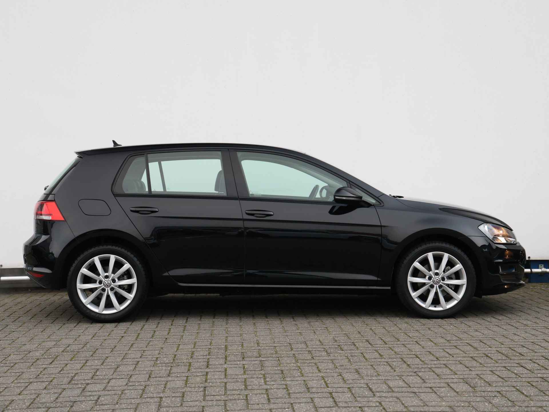 Volkswagen Golf 1.4 TSI Business Edition 125pk | Navigatie | Camera | Cruise control | Stoelverwarming Ergo stoelen - 2/38